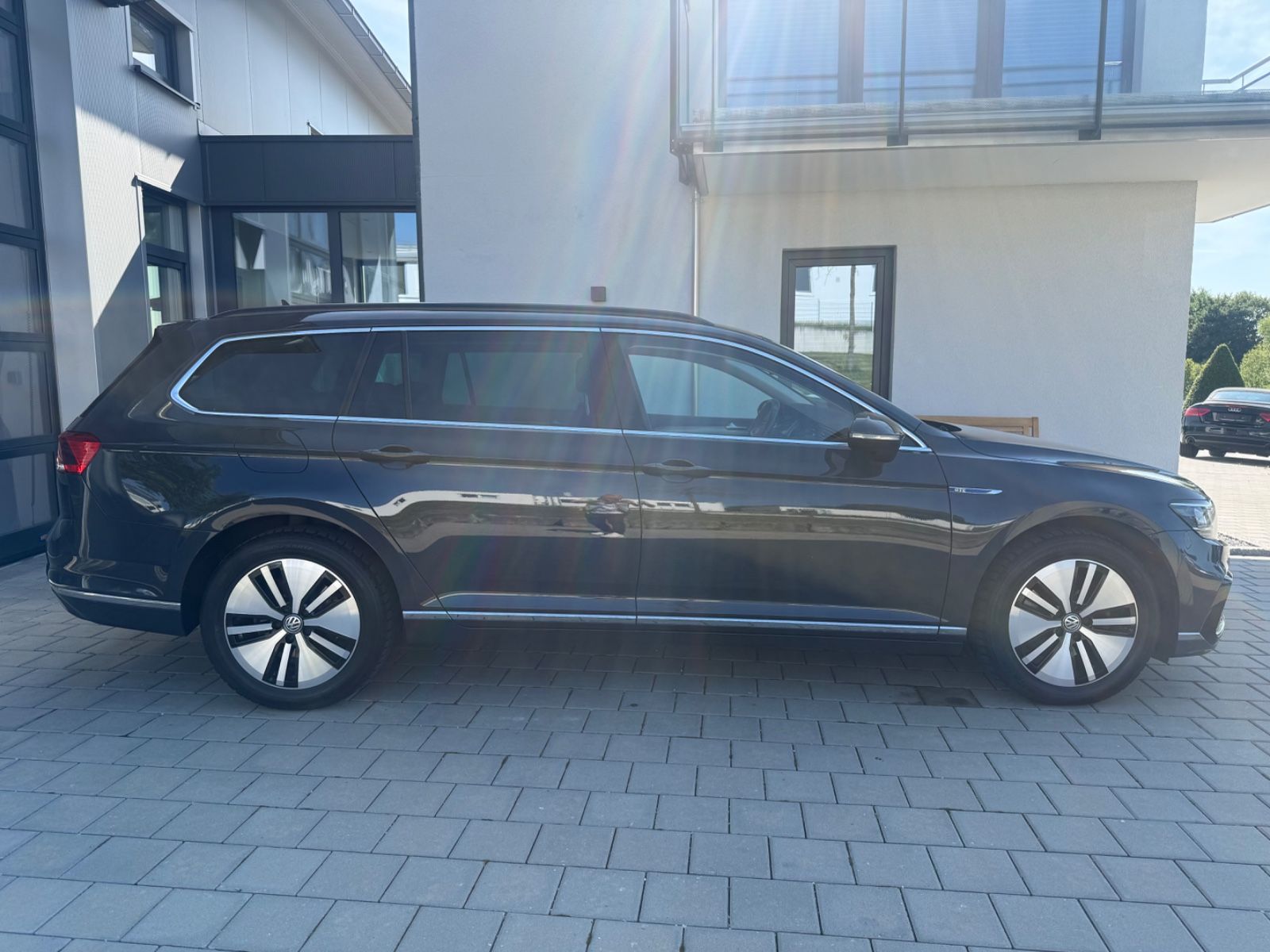 Volkswagen Passat Variant GTE - Samsaru's Car Outlet