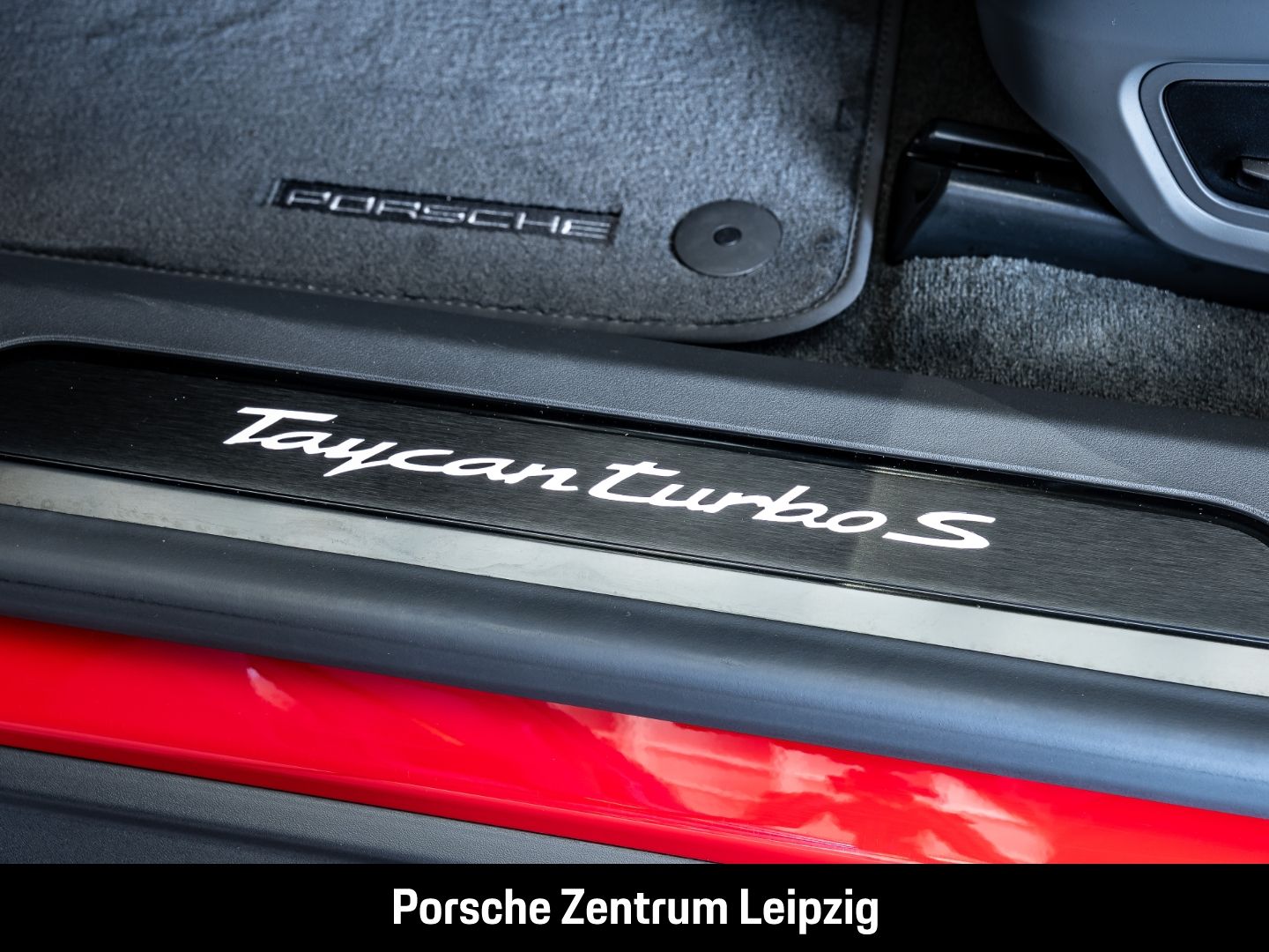 Porsche Taycan Turbo S Cross Turismo Burmester PCCB
