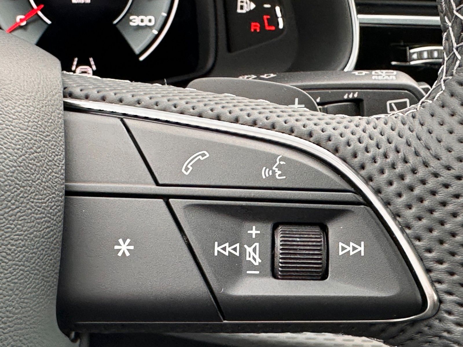Audi Q7 50 TDI S line +AHK+STANDHEIZUNG+PANO+B&O