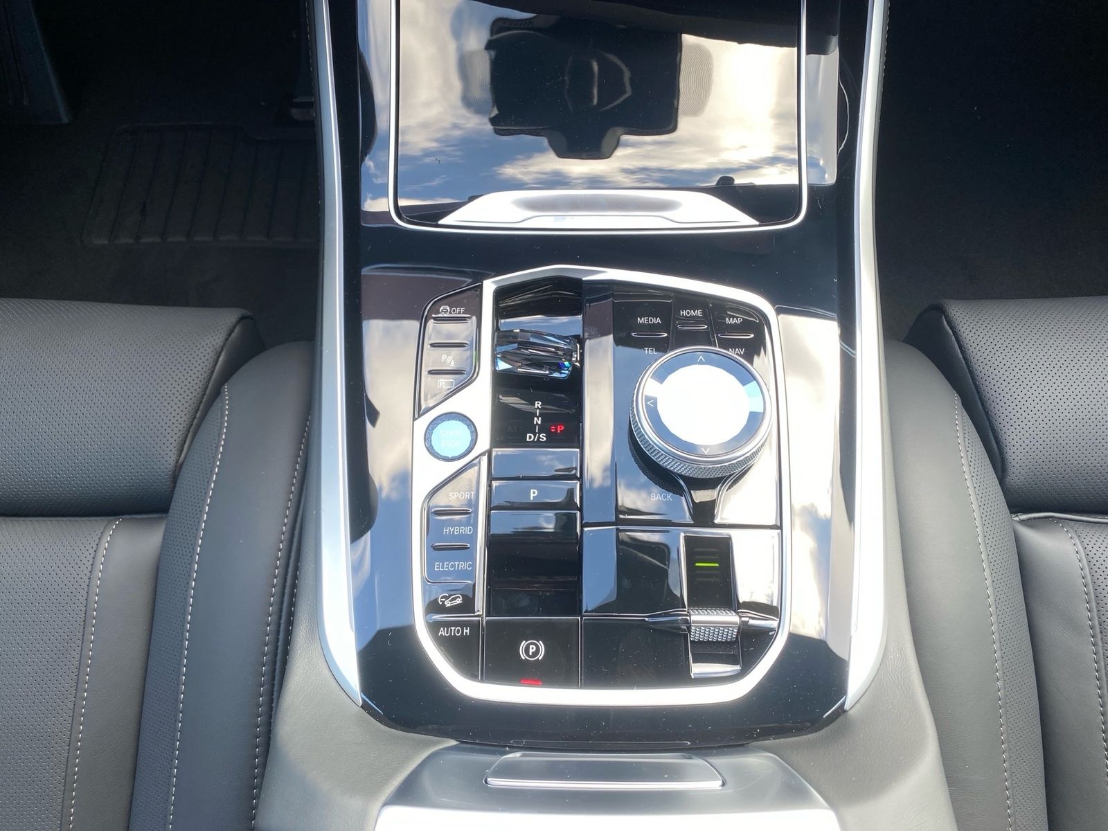 BMW X5 xDrive50e M-Sport B&W KeyLess Pano AHK Air LE