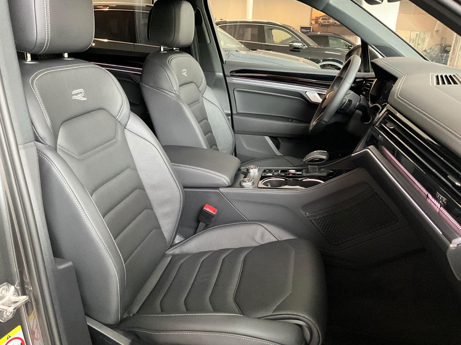 Volkswagen Touareg R-Line , AHZV, Luftfahr, UVP 97.615€br.