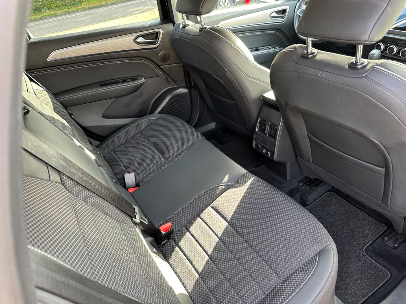 Renault Arkana E-Tech Intens - Samsaru's Car Outlet