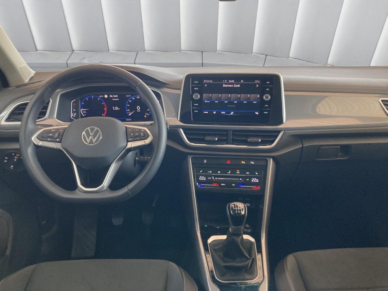 Volkswagen T-Roc 1.0 TSI Style - Samsaru's Car Outlet