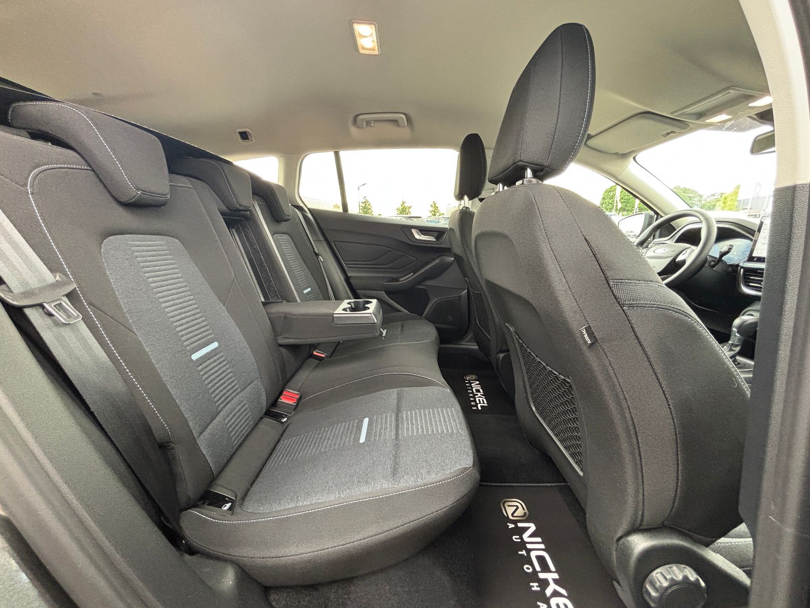Ford Focus Turnier Active X*Led*HuD*Ahk*Kamera*ACC*