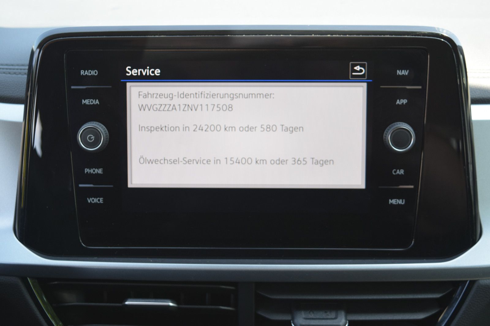 Volkswagen T-Roc Life - Samsaru's Car Outlet