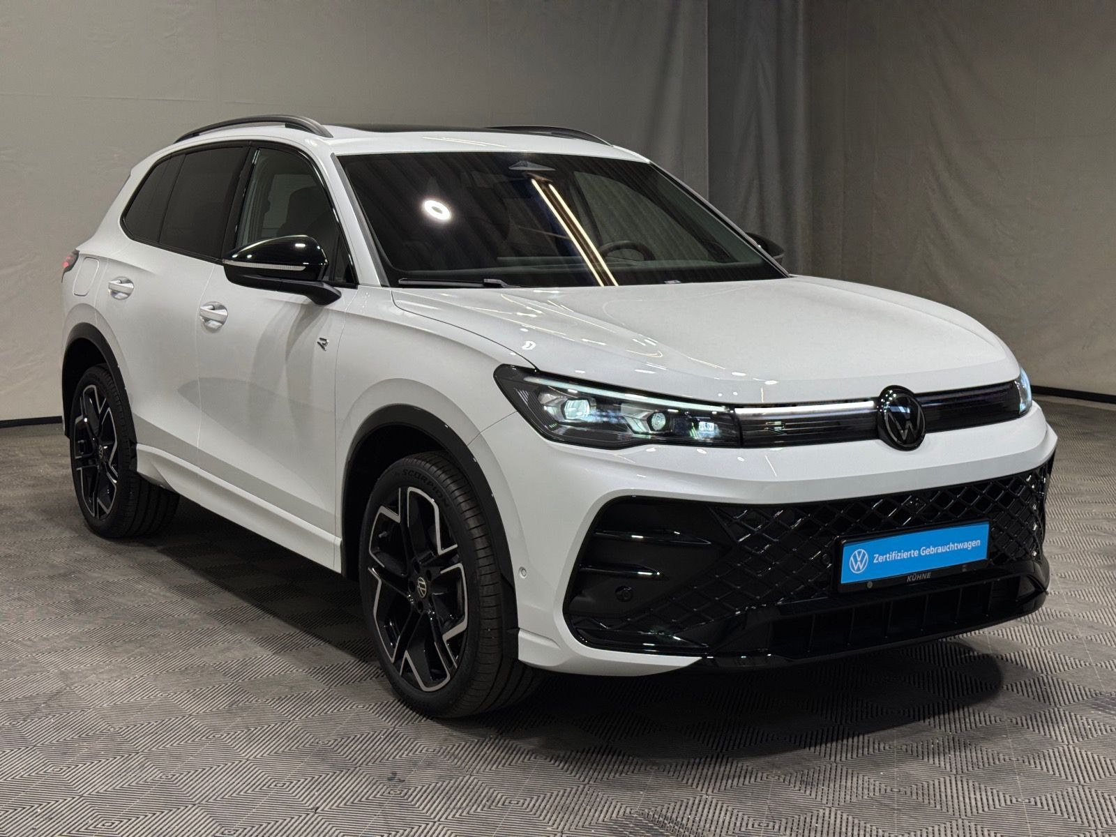 Volkswagen Tiguan R-Line 1.5 TSI eHybrid | MATRIX NAVI PANO