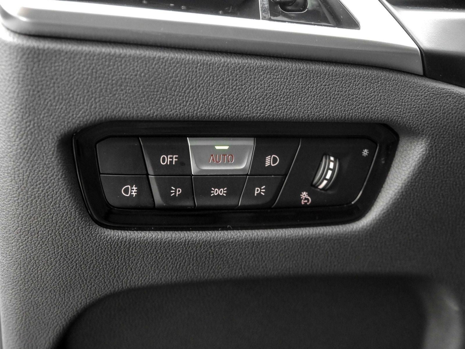 BMW 320i M Sport HuD RFK Pano AHK LED