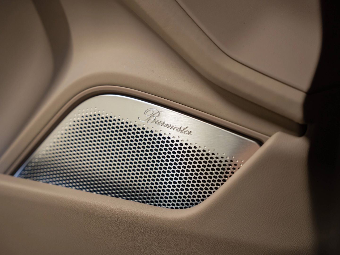 Porsche Taycan GTS InnoDrive Burmester Beifahrerdisplay