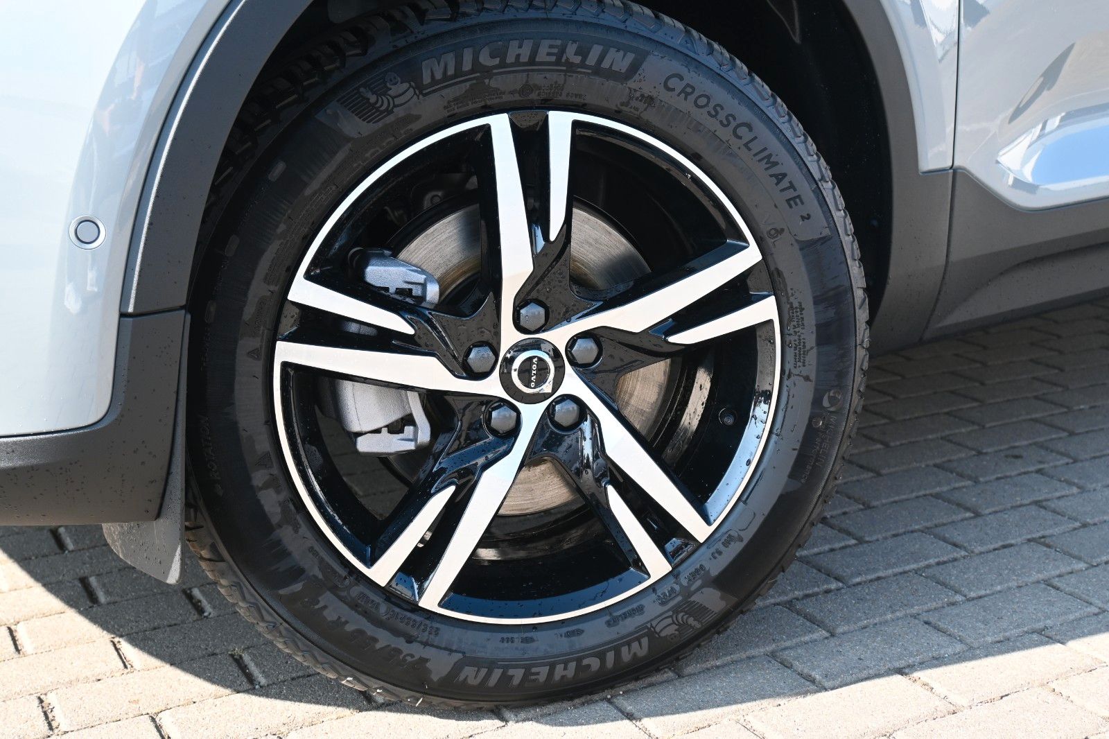 Volvo XC40 B4 DKG Plus Dark*FSHZG*360°*ACC*AHK