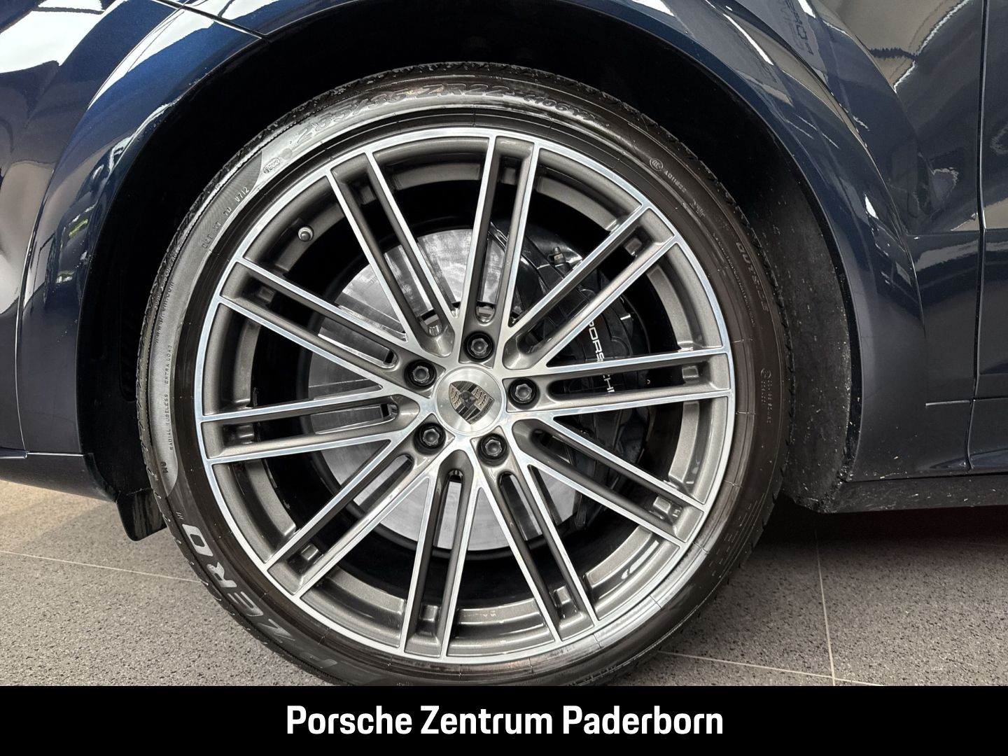 Porsche Cayenne Turbo Burmester Luftfederung LED-Matrix