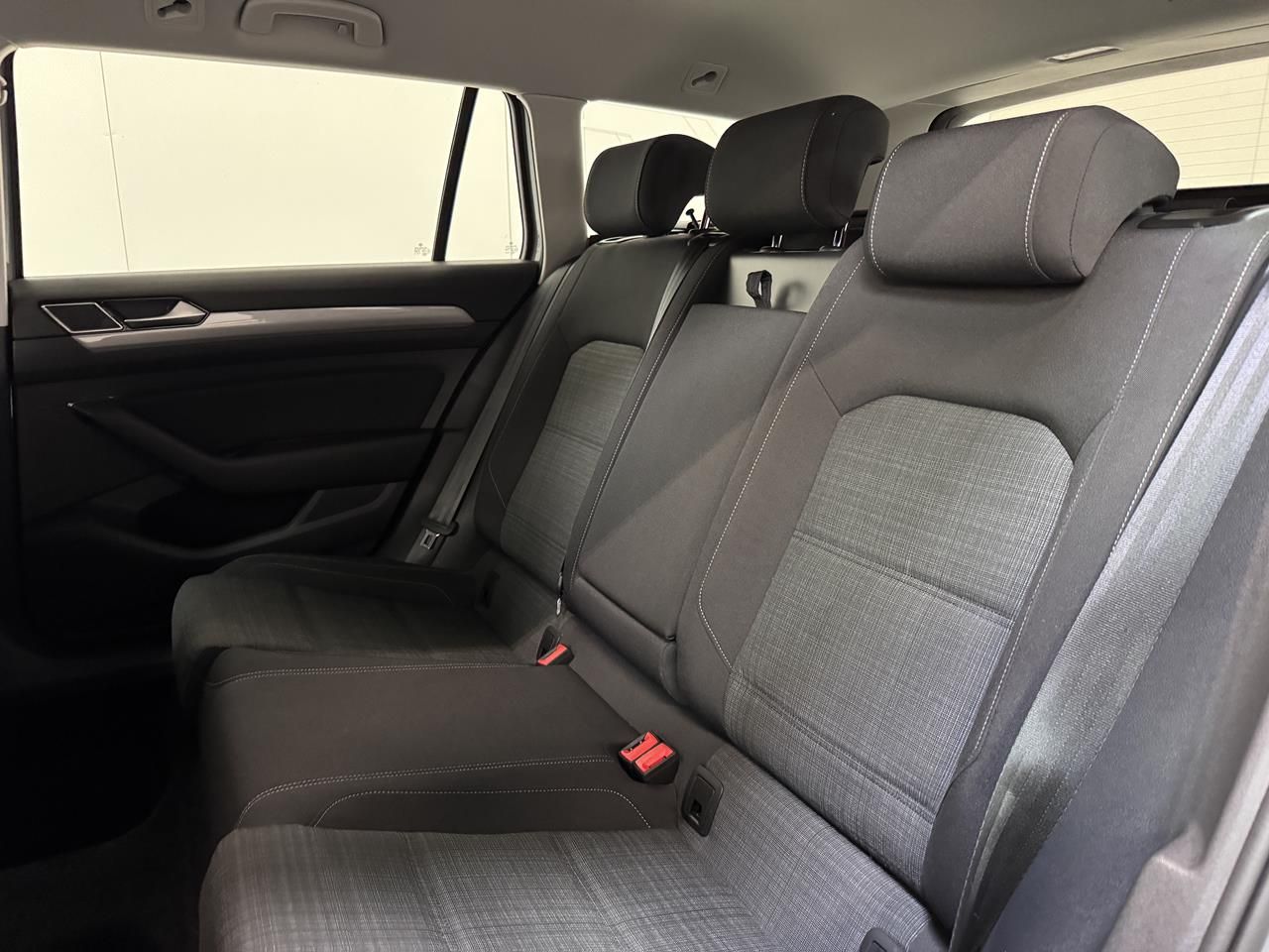 Volkswagen Passat 1.5 Benzine - Samsaru's Car Outlet