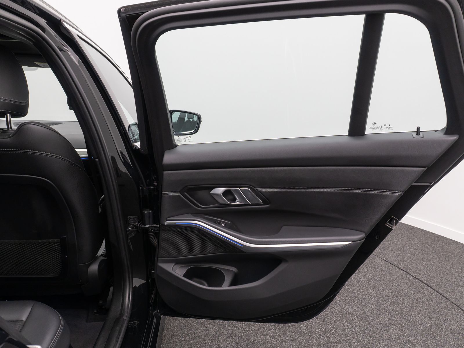 BMW 320d Sport Line - Samsaru's Car Outlet