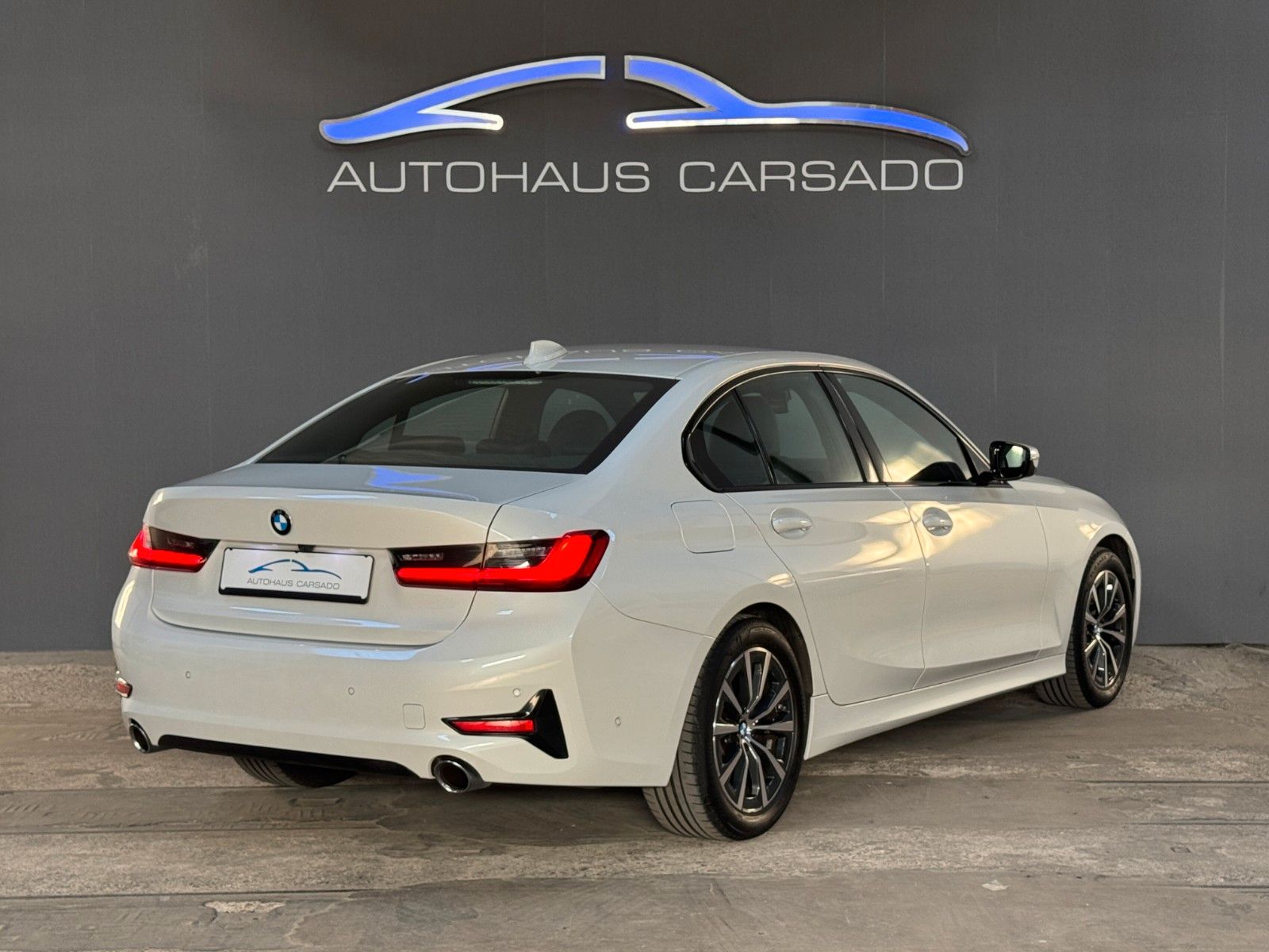 BMW 320i M-Sport - Samsaru's Car Outlet