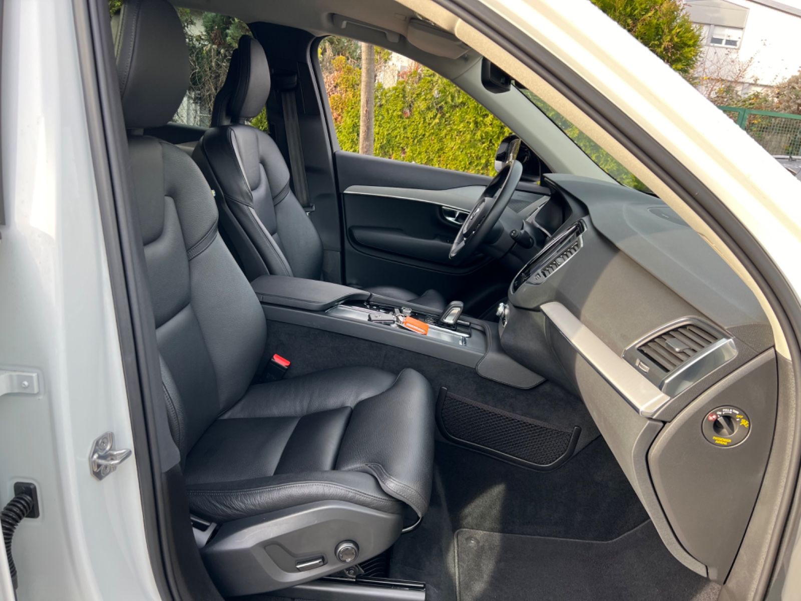 Volvo XC90 T8 R Design AWD - Samsaru's Car Outlet
