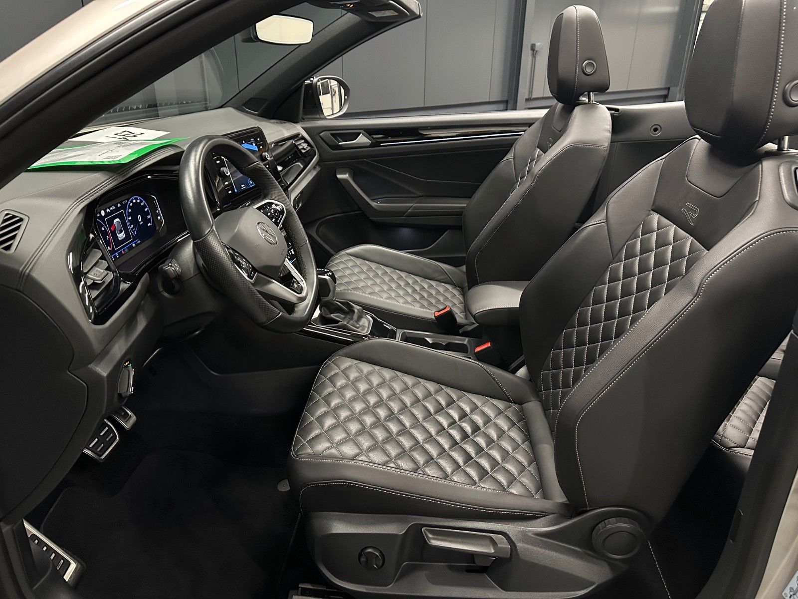 Volkswagen T-Roc R-Line Black - Samsaru's Car Outlet