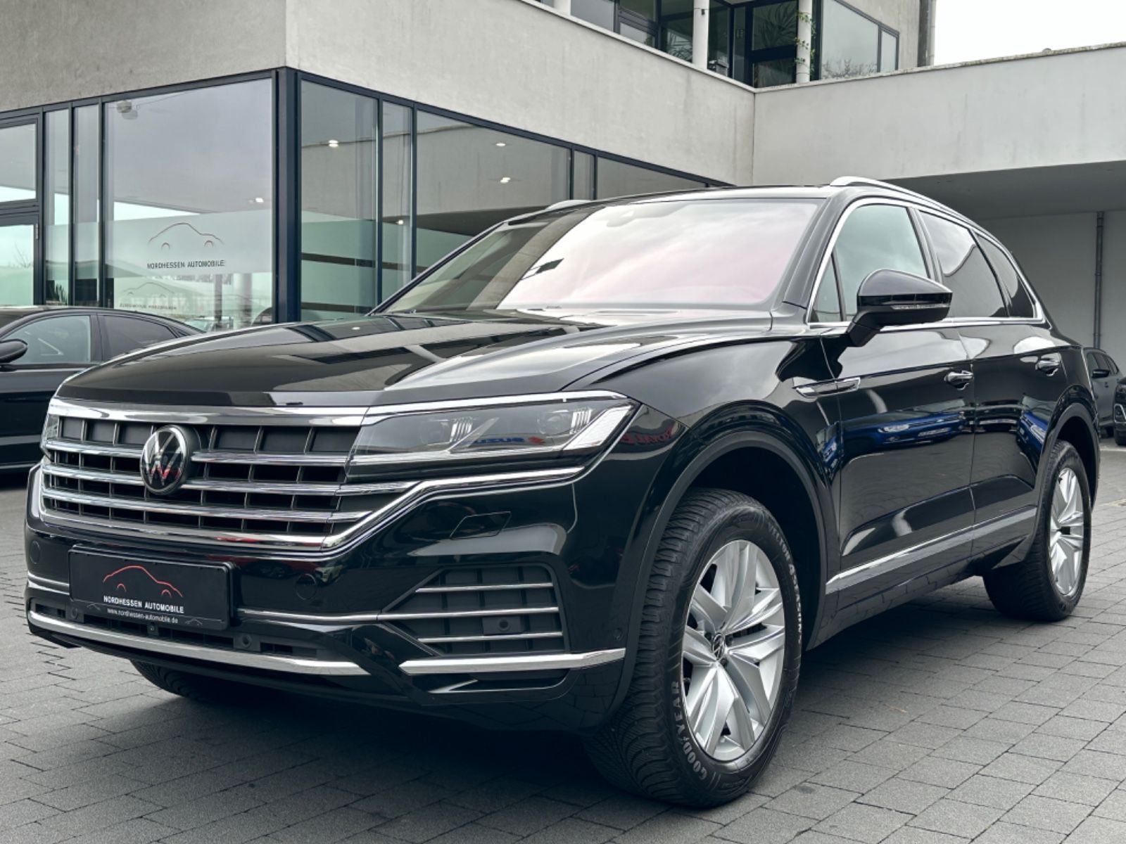 Volkswagen Touareg 3.0 TDI 4M Elegance - Samsaru's Car Outlet