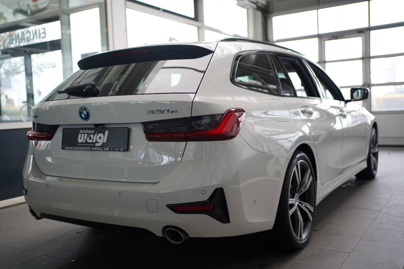 BMW 330e xDri Sport Line +HeadUp+Laserlicht+Komfortz