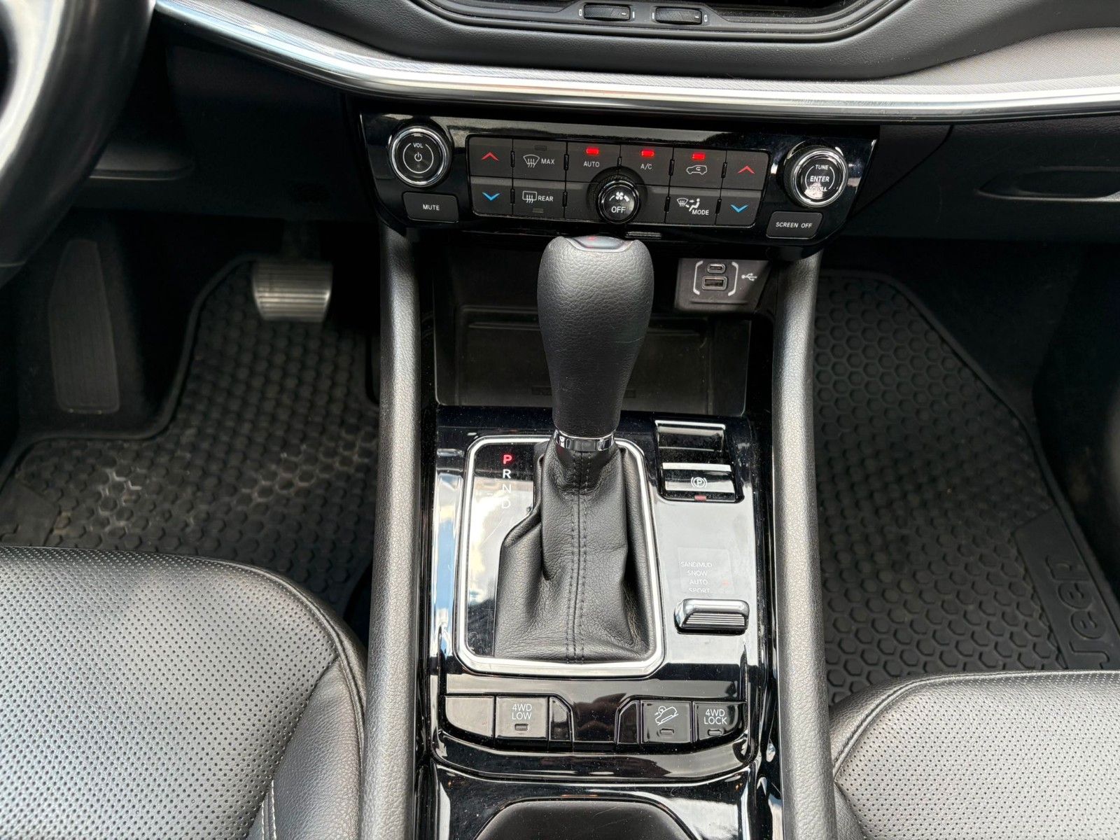 Jeep Compass S Plug-In Allrad Schiebedach, Leder,AHK
