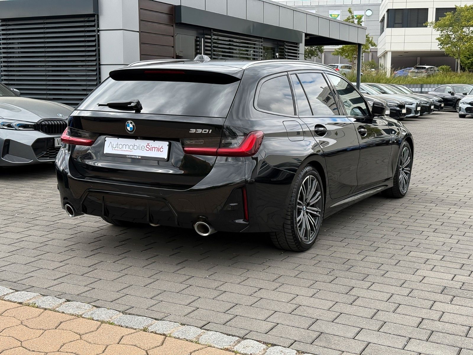 BMW 330 i M Sport - Samsaru's Car Outlet