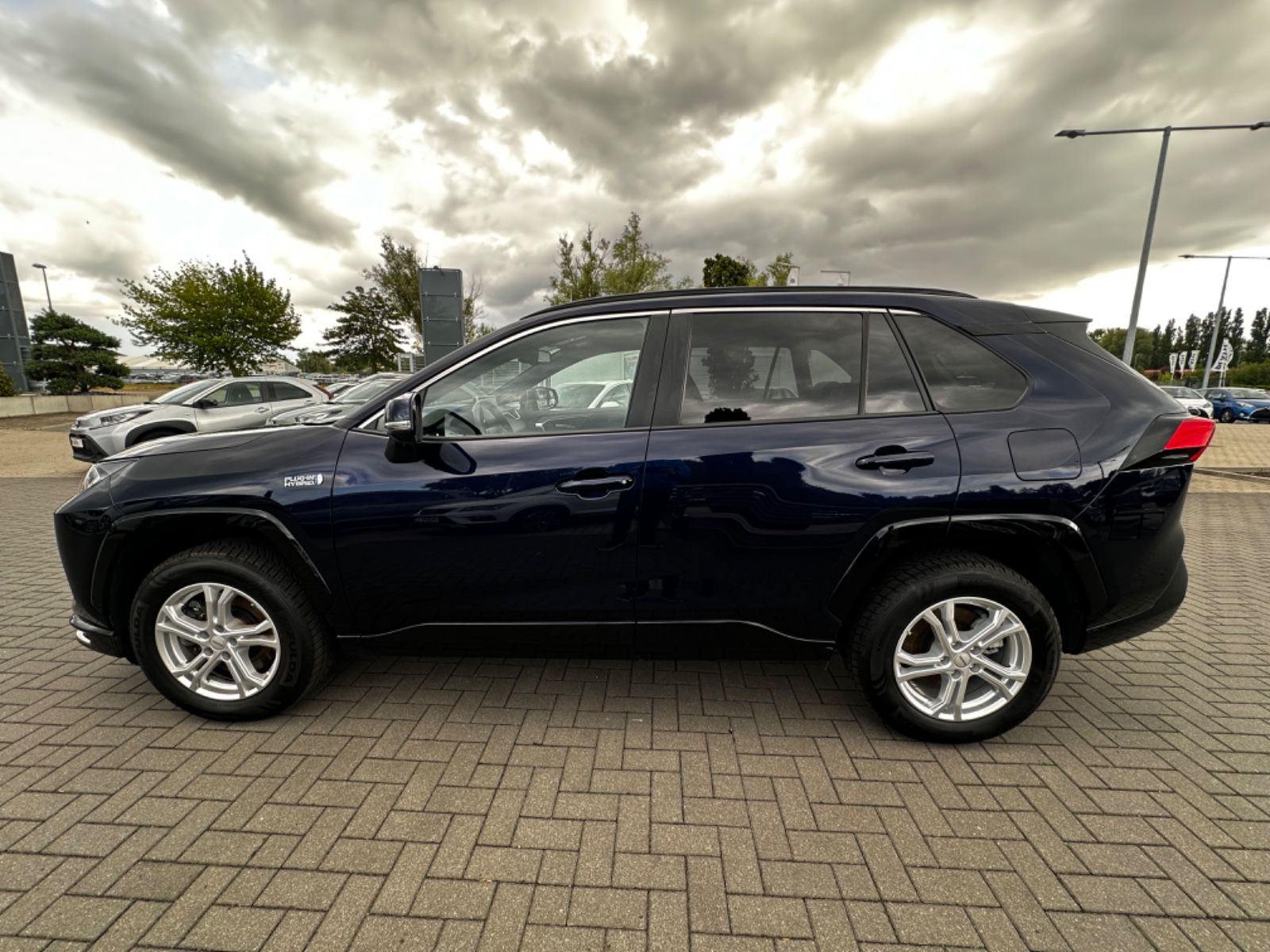Toyota RAV 4 Plug-in Hybrid 4x4 Executive - Samsaru's Car Outlet