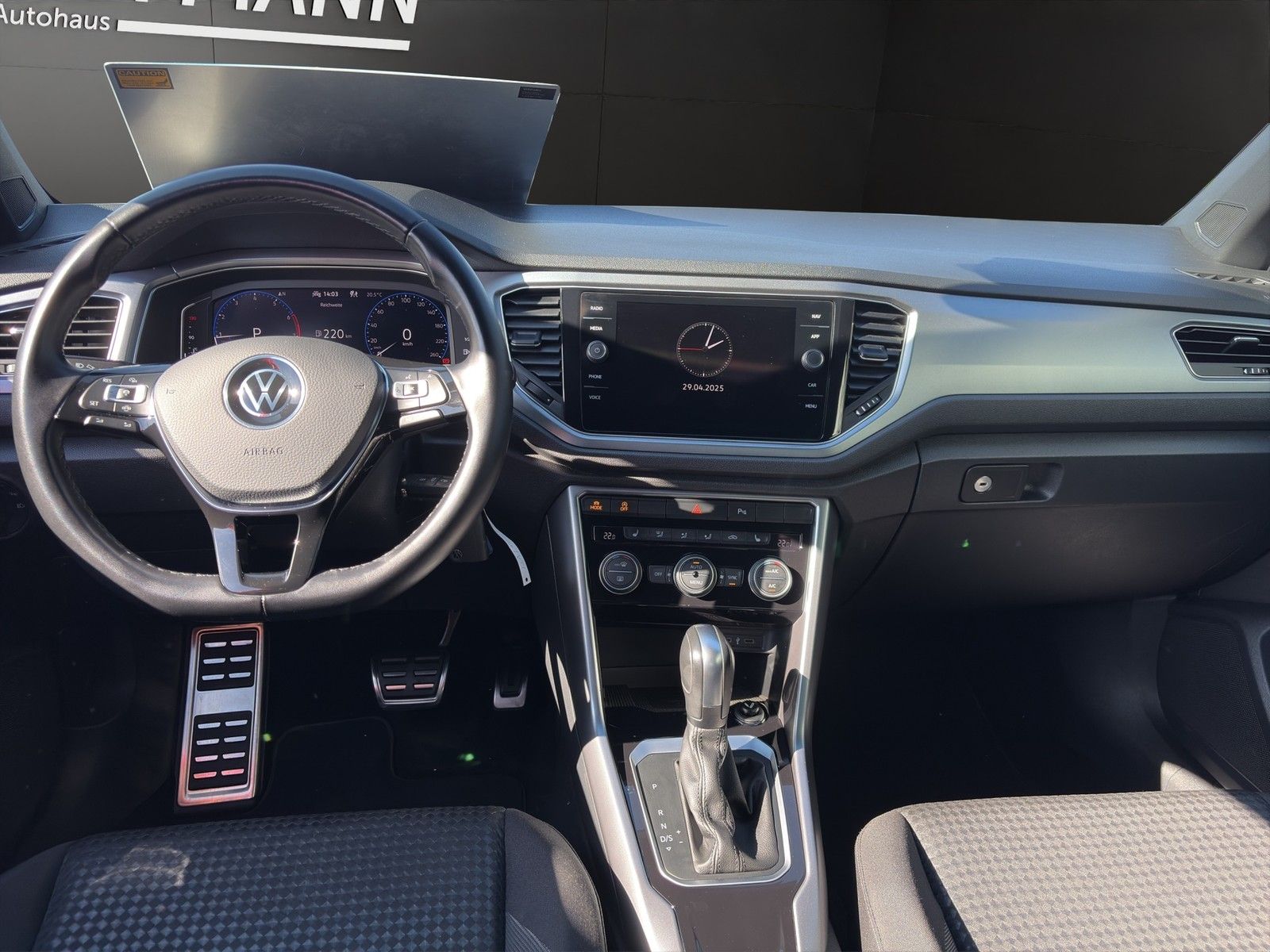 Volkswagen T-Roc 1.5 TSI Active DSG - Samsaru's Car Outlet