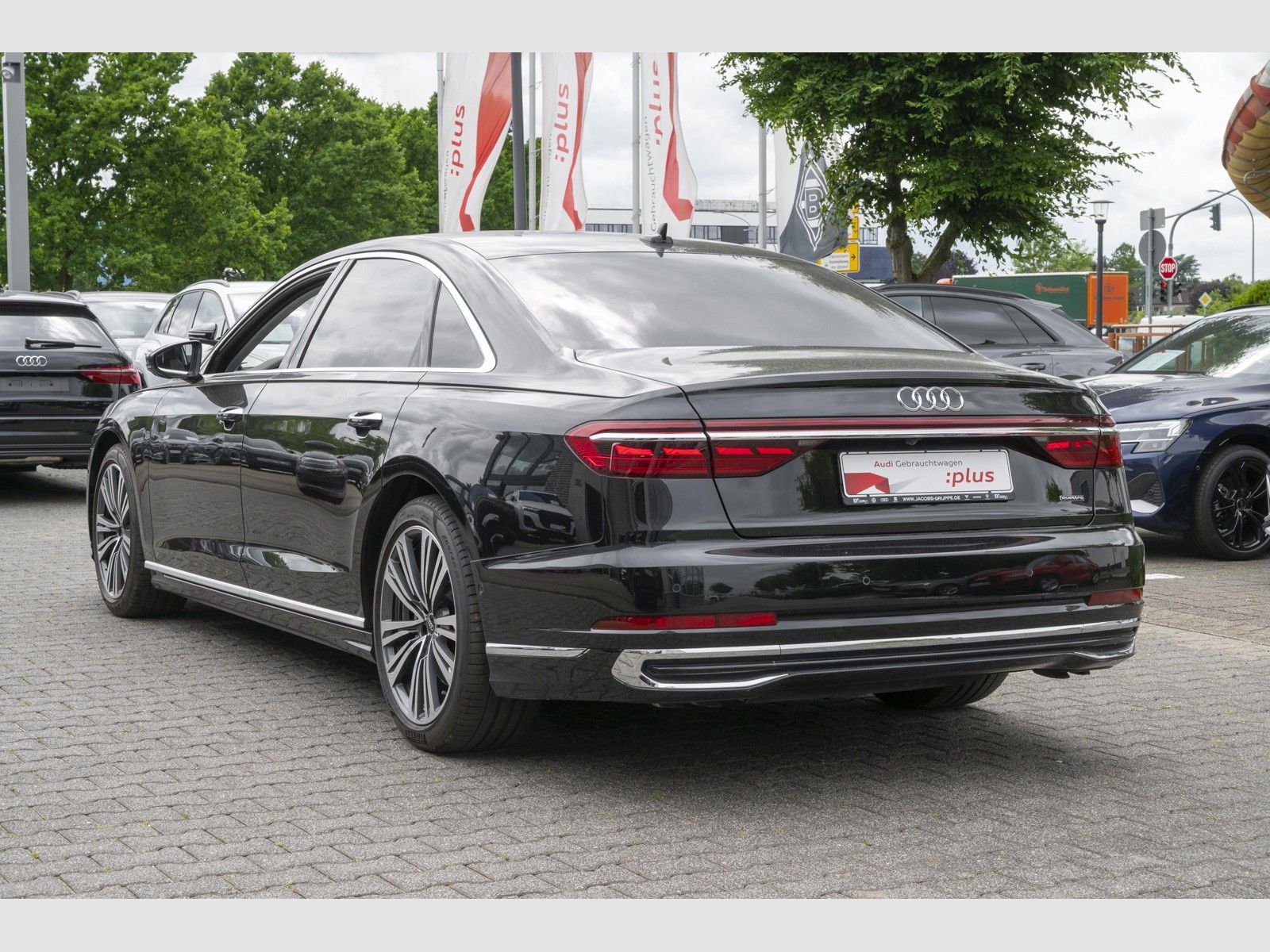 Audi A8 L 60TFSI Advanced - Samsaru's Car Outlet