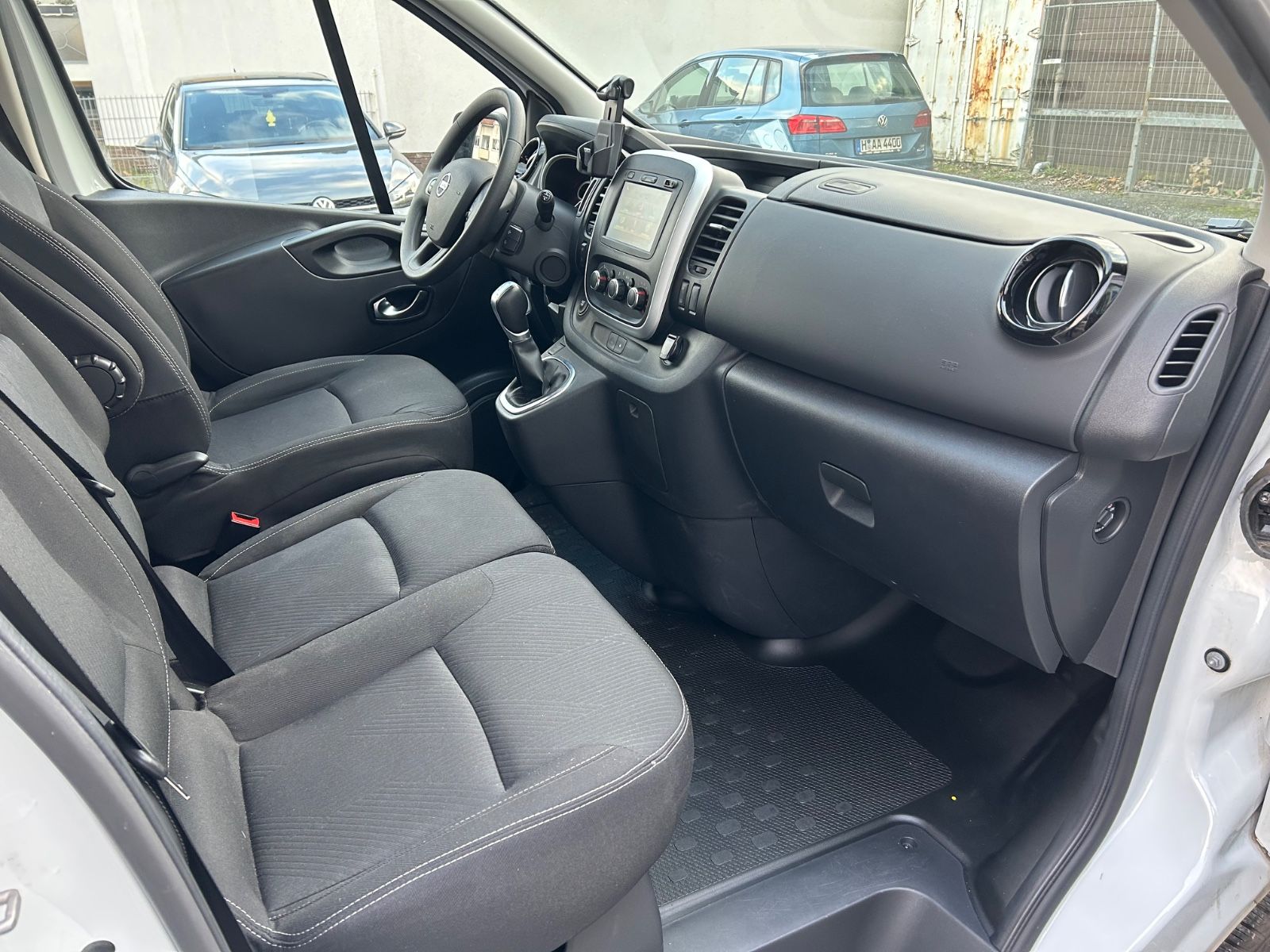 Nissan NV300 2.0 dCi COMFORT - Samsaru's Car Outlet