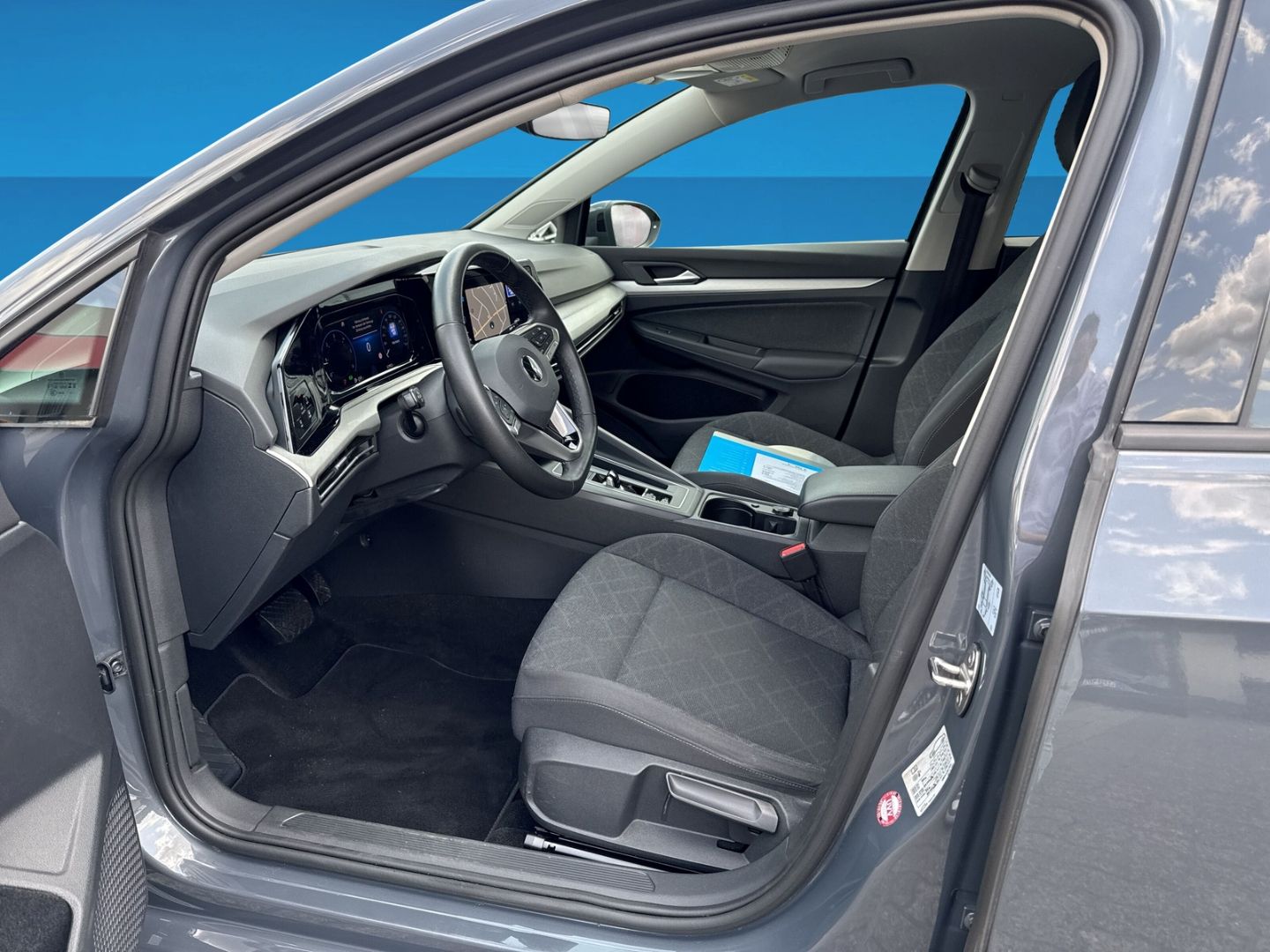 Volkswagen Golf Variant 8 2.0 TDI DSG Life - Samsaru's Car Outlet