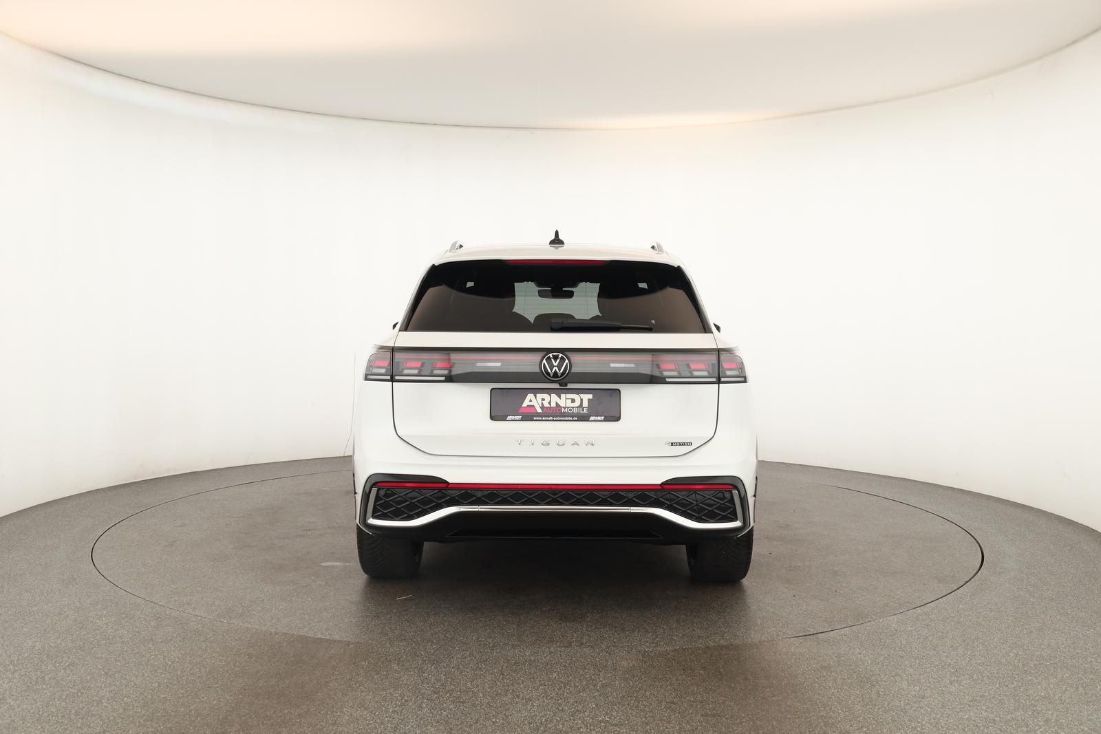 Volkswagen Tiguan 2.0 TDI 4M DSG R-Line Leder Pano Navi 360