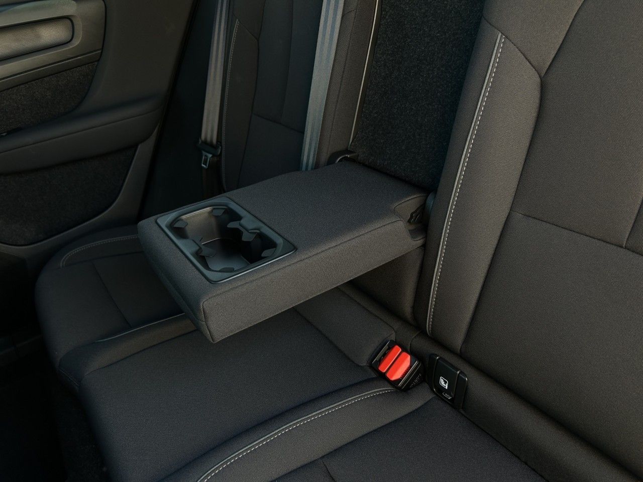 Volvo XC40 Core Pure Electric/Navi/LED/AHK/StHz/19Zoll