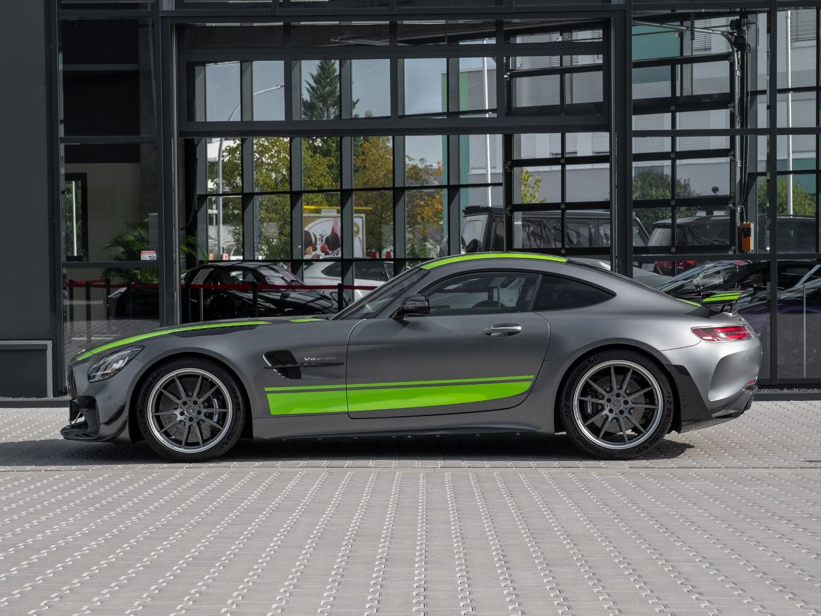 Mercedes-Benz AMG GT R Pro - Samsaru's Car Outlet
