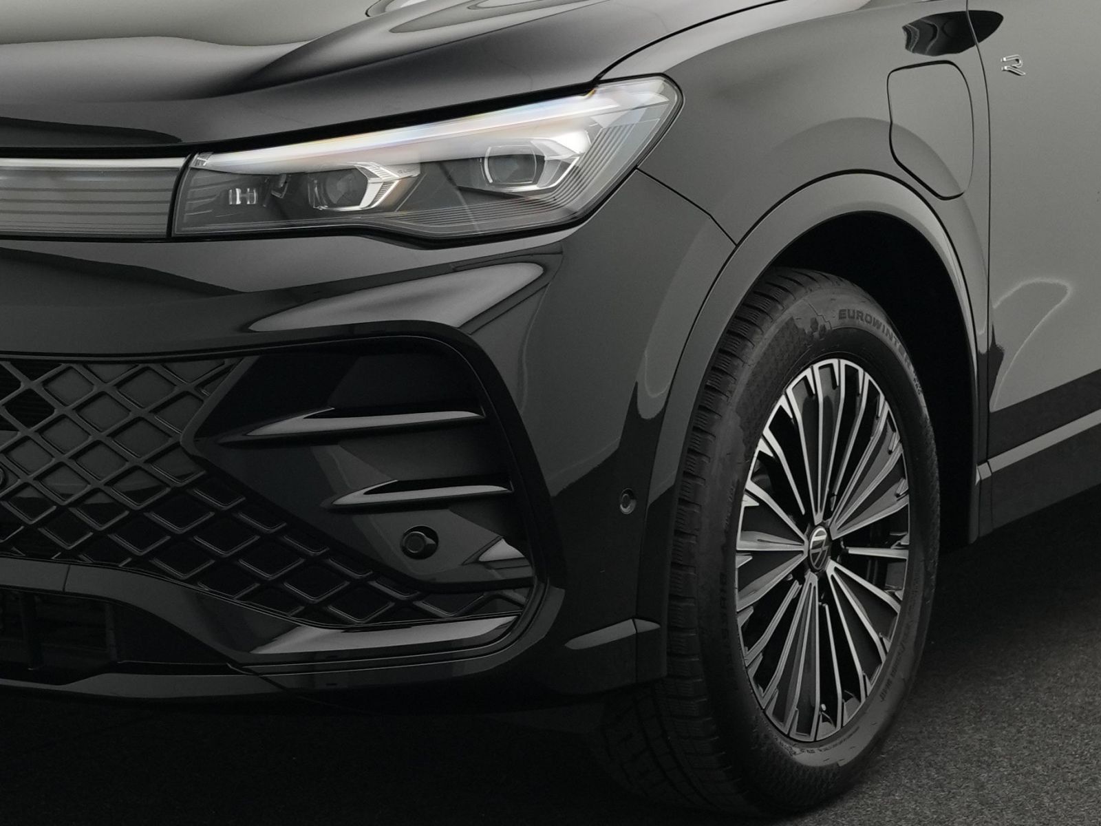 Volkswagen Tiguan R-Line 1.5TSI eHybrid IQ.LIGHT*HARMAN*20"