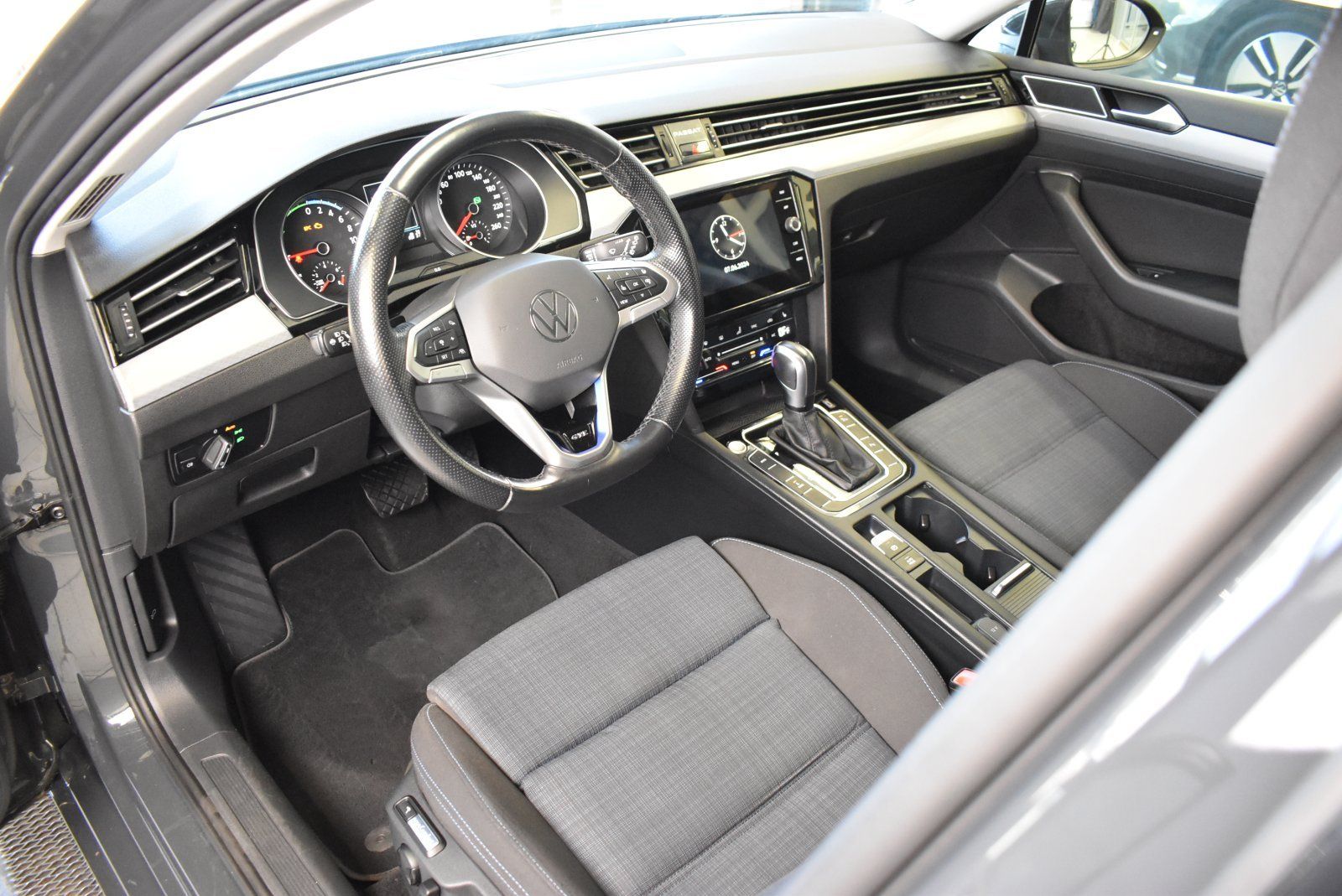 Volkswagen Passat Variant 1.4TSI Hybrid GTE DSG - Samsaru's Car Outlet