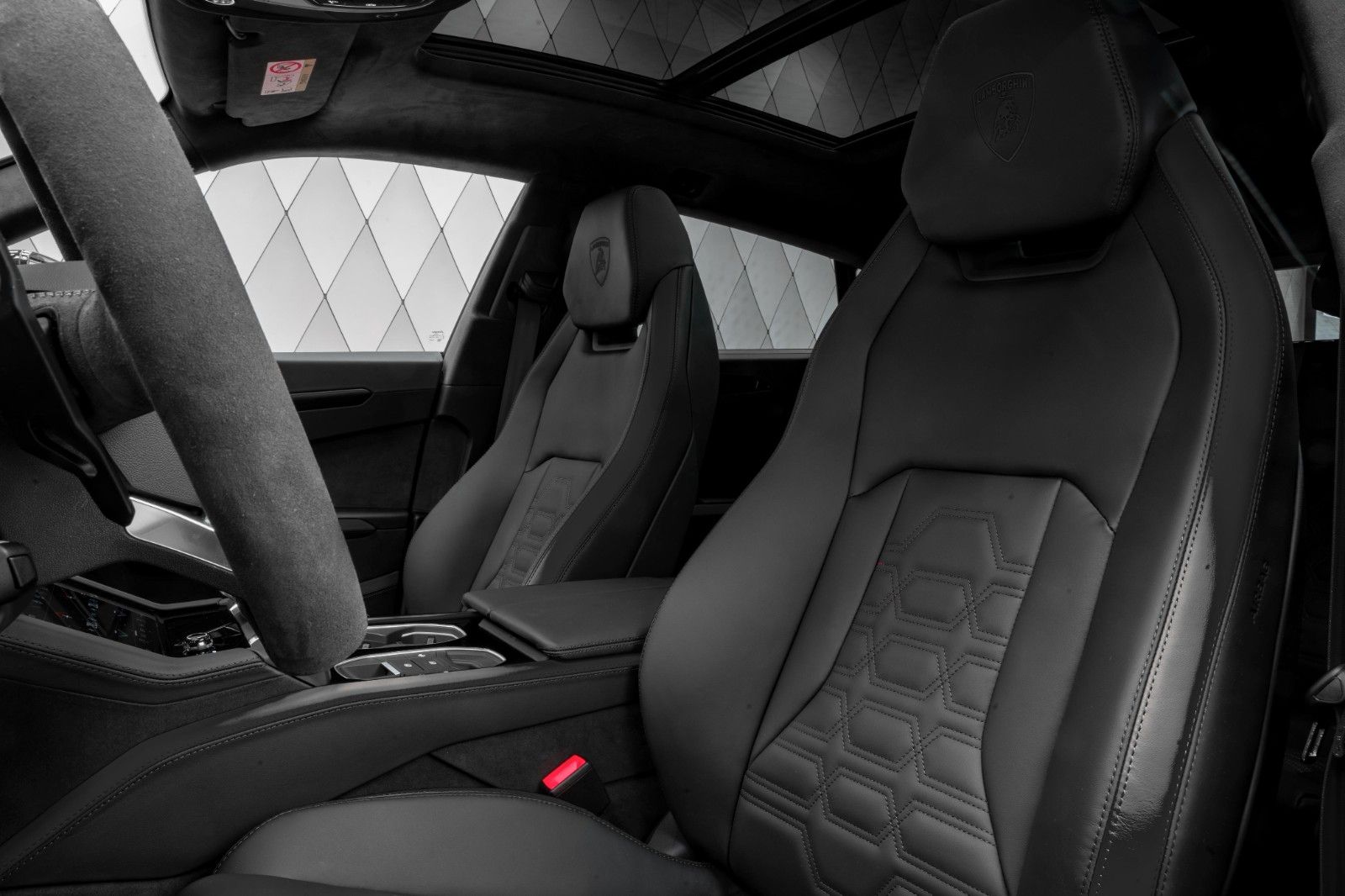 Lamborghini Urus 4.0 V8 PHEV SE Black - Samsaru's Car Outlet
