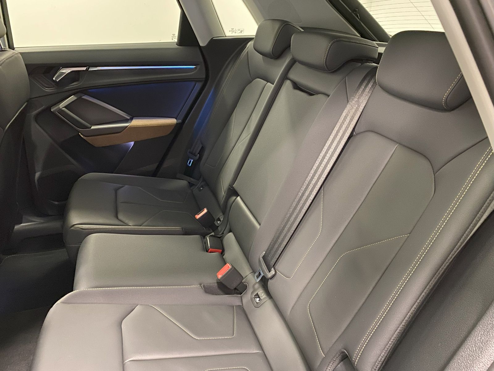 Audi Q3 45 TFSI quattro advanced - Samsaru's Car Outlet