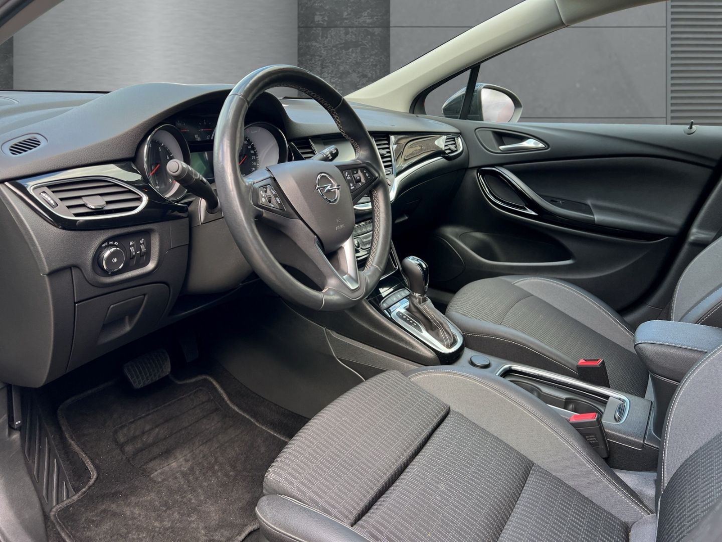 Opel Astra Sports Tourer Business 1.4T - Samsaru's Car Outlet