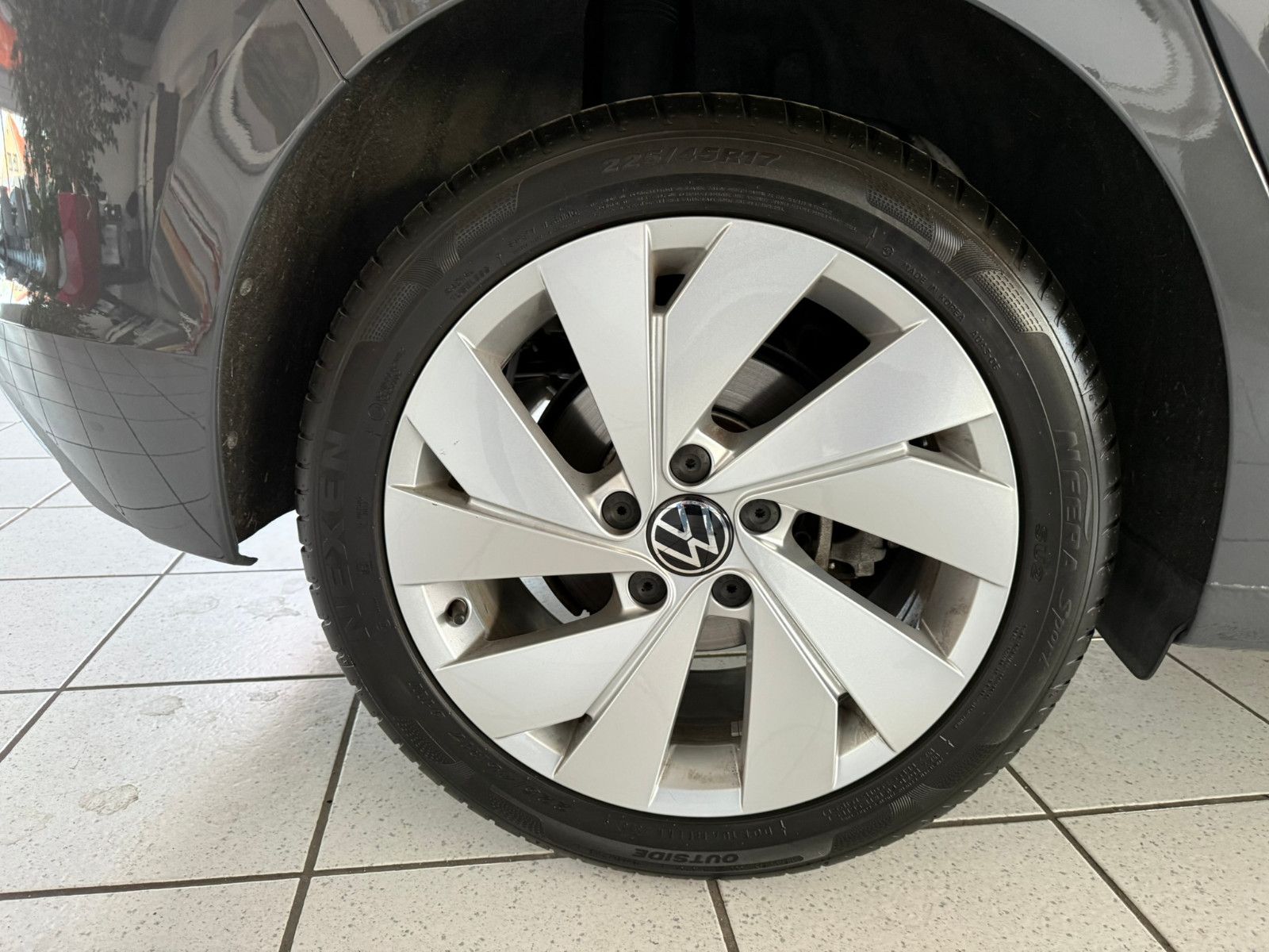 Volkswagen Golf VIII Lim. Style - Samsaru's Car Outlet