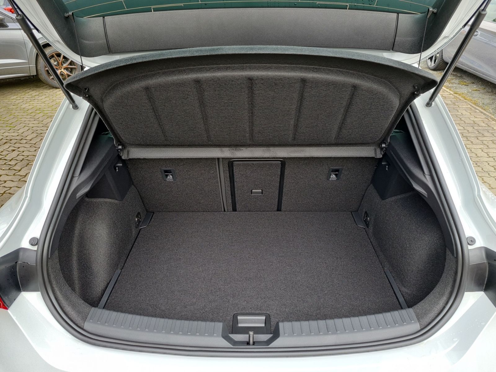 Cupra Leon 1.5 eTSI DSG - Samsaru's Car Outlet