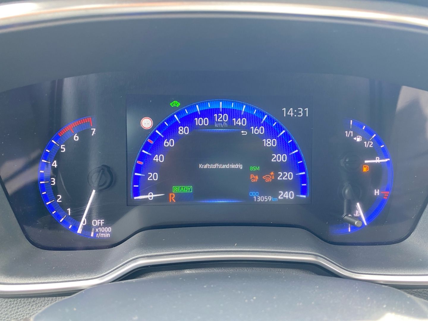 Toyota Corolla 1.8 Hybrid - Samsaru's Car Outlet