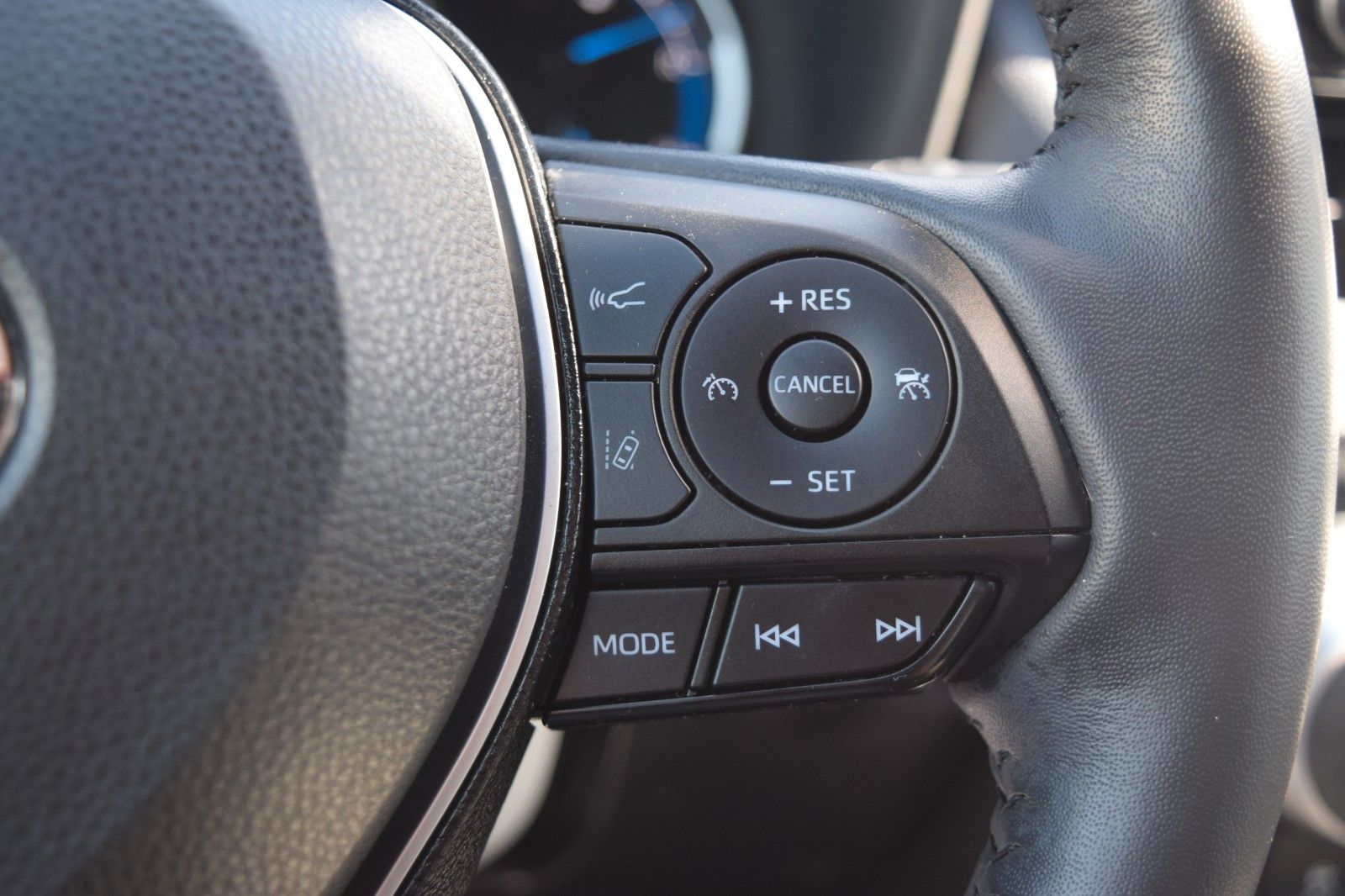 Toyota RAV 4 RAV4 Hybrid 4x2 Black Edition - Samsaru's Car Outlet