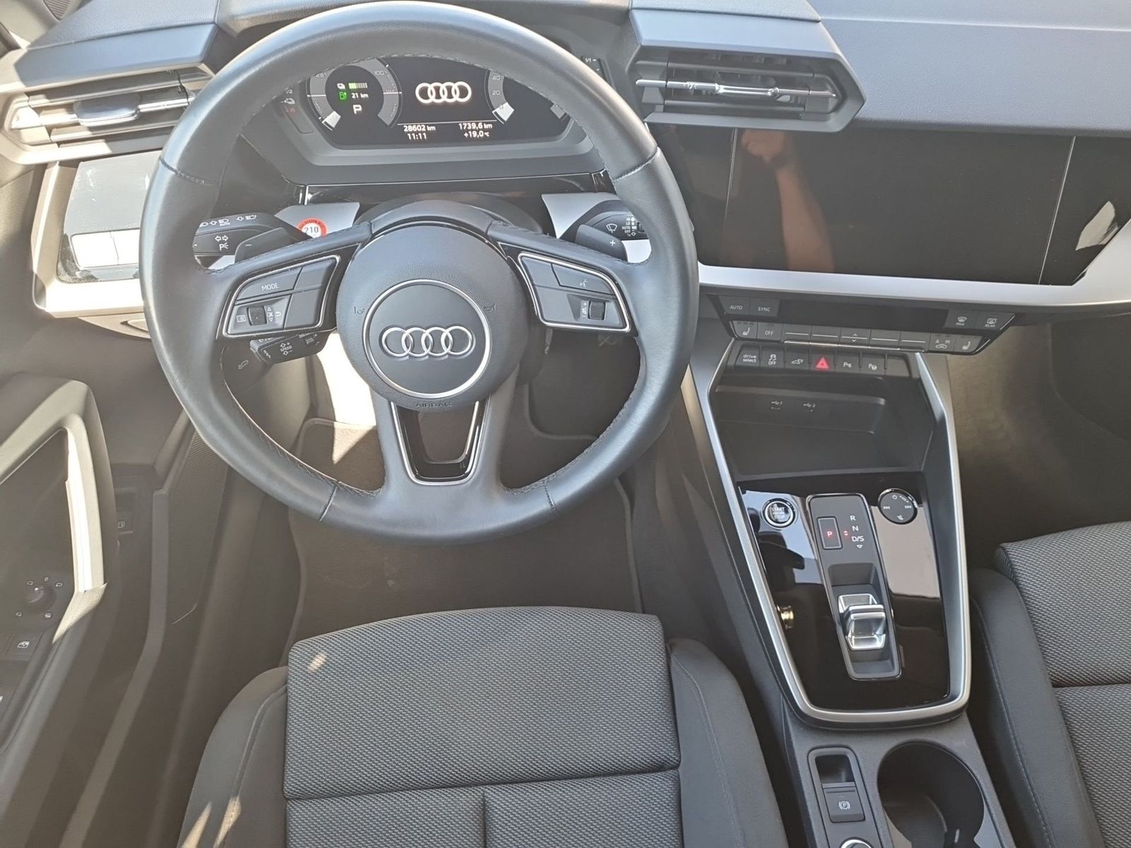 Audi A3 Sportback TFSI e LED SPORTSITZE ALU DAB PDC D