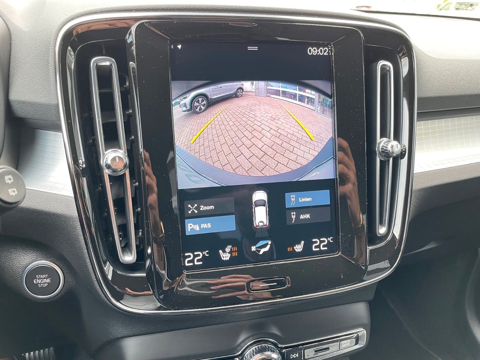 Volvo XC40 T3 Geartr. MOMENTUM PRO-AHK-Cam-Pilot-Keyl