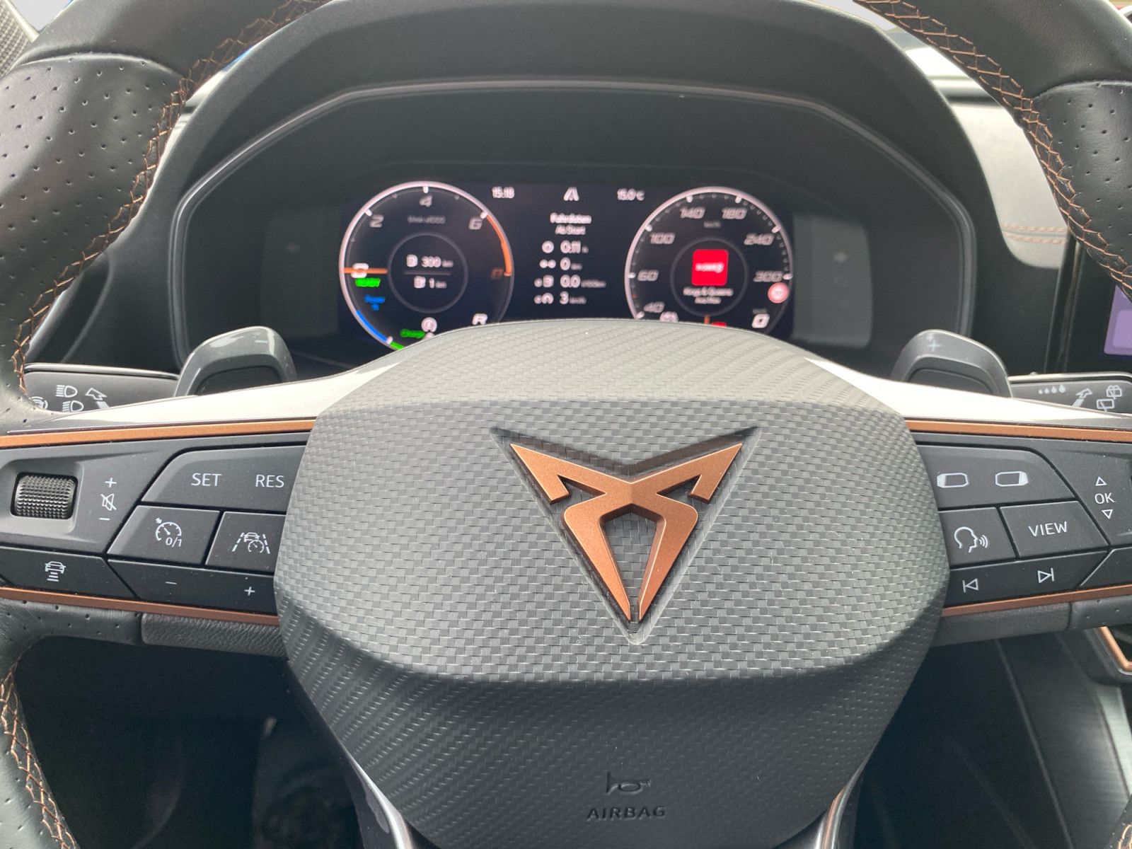 Cupra Formentor 1.4 e-HYBRID DSG VZ LED AHK Pano Navi