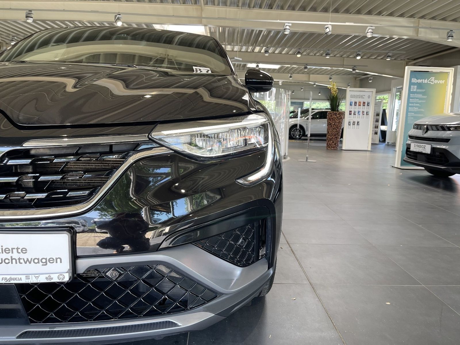 Renault Arkana R.S. LINE E-TECH - Samsaru's Car Outlet