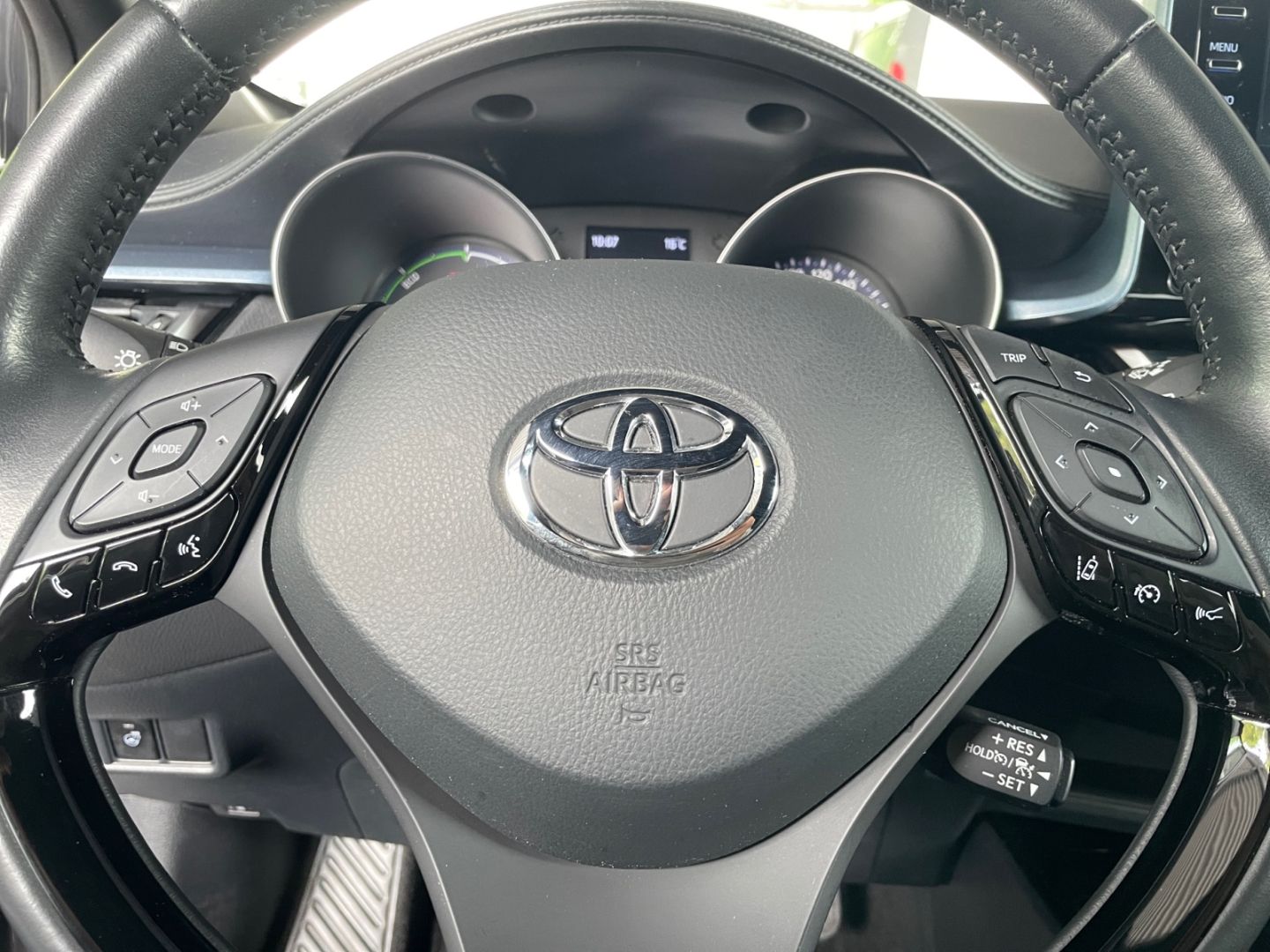 Toyota C-HR 2.0 Hybrid Team - Samsaru's Car Outlet