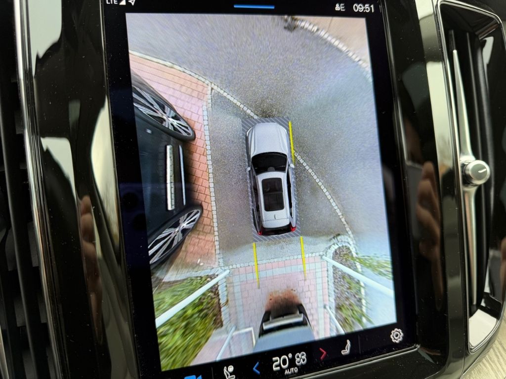 Volvo XC60 Ultimate Bright Recharge Plug-In Hybrid T8