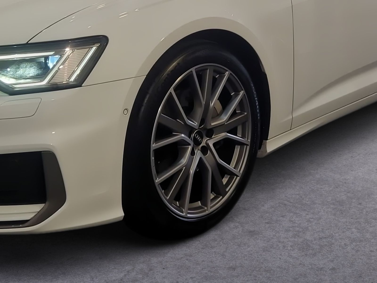 Audi A6 Avant 45 TFSI quattro S line - Samsaru's Car Outlet