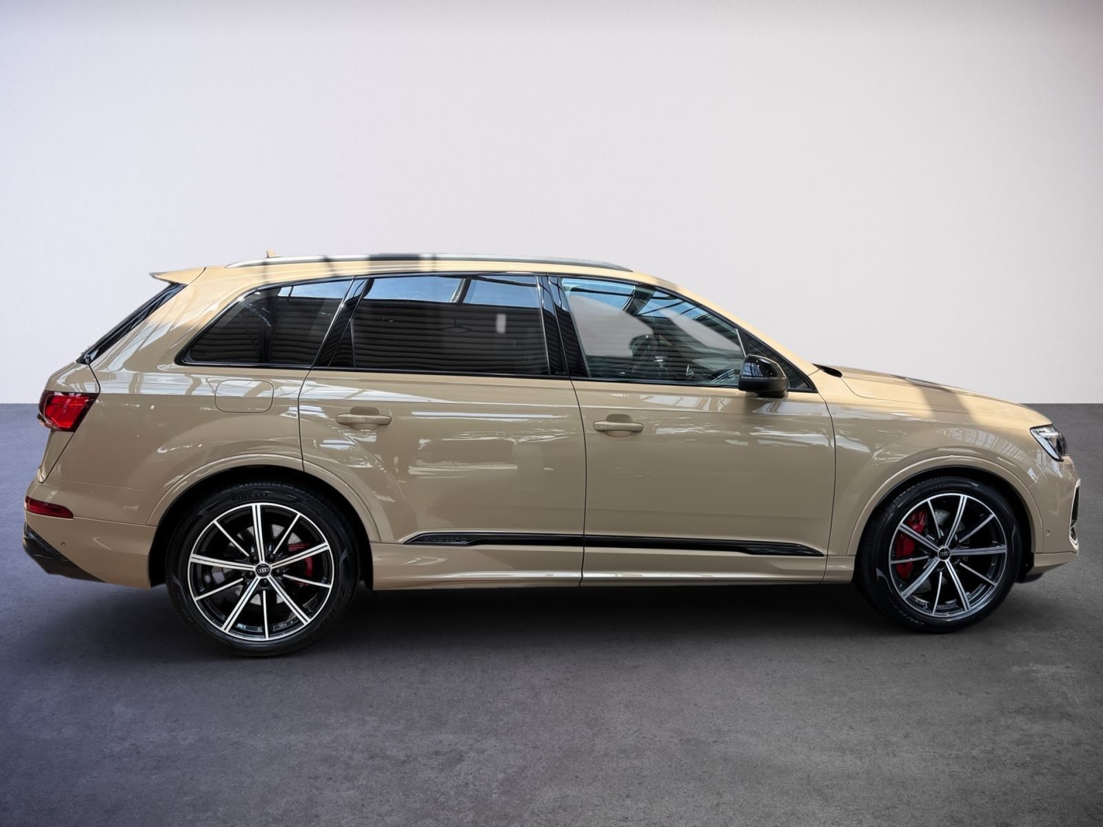 Audi Q7 50 TDI quattro S-LINE MATRIX LED+PANO+AHK+HUD