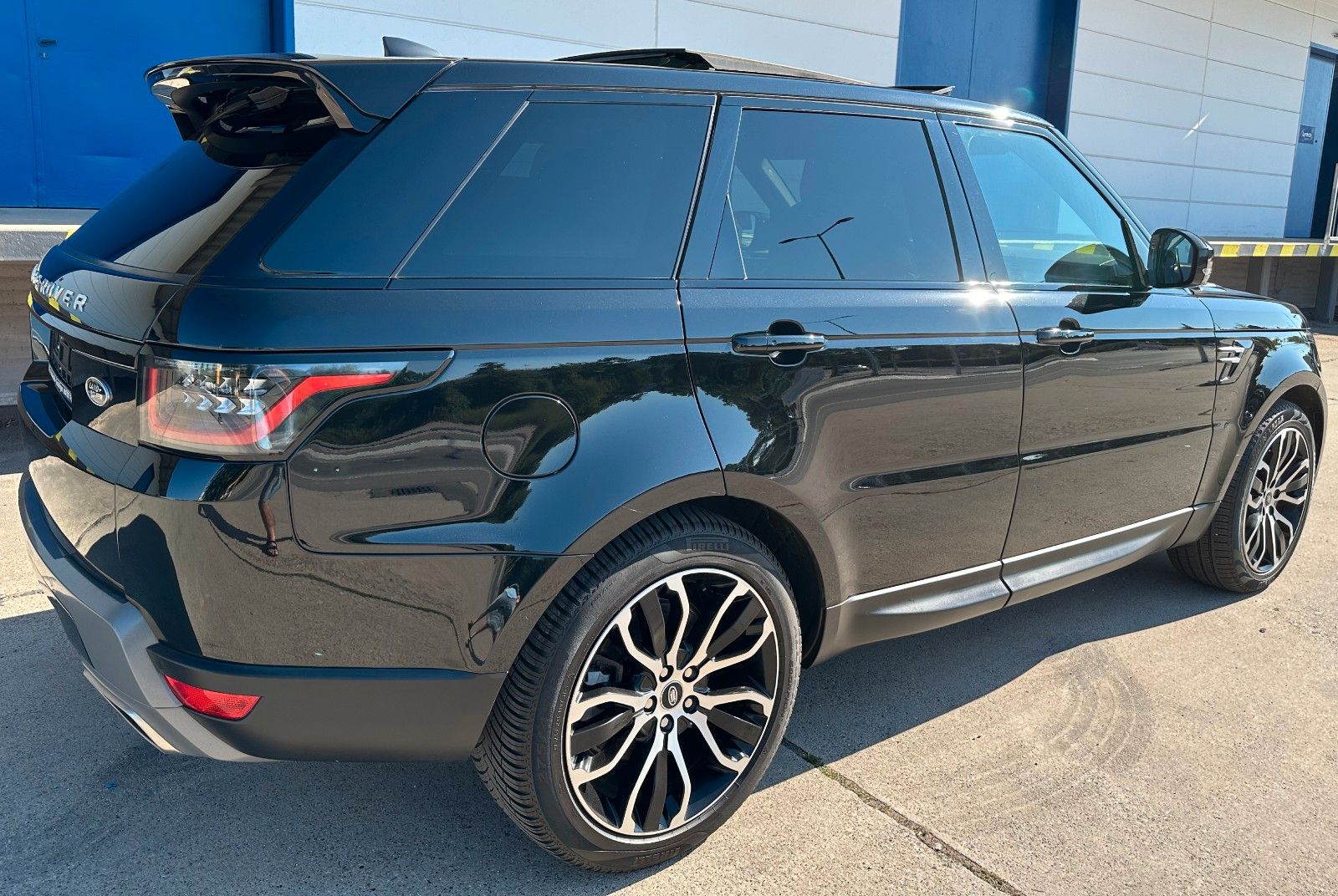 Range Rover Sport SE - Samsaru's Car Outlet