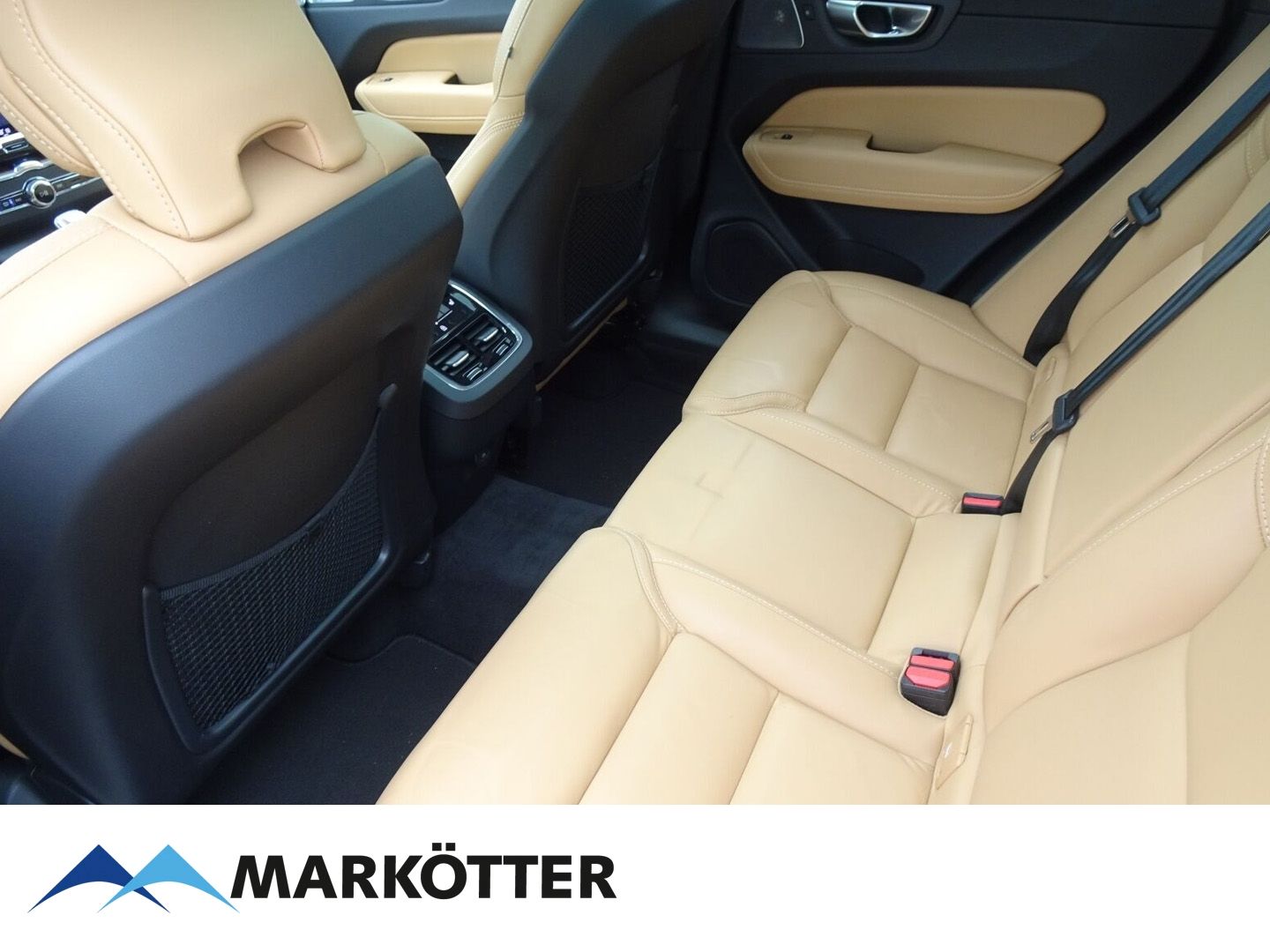 Volvo XC60 B4 AWD Ultimate Dark - Samsaru's Car Outlet